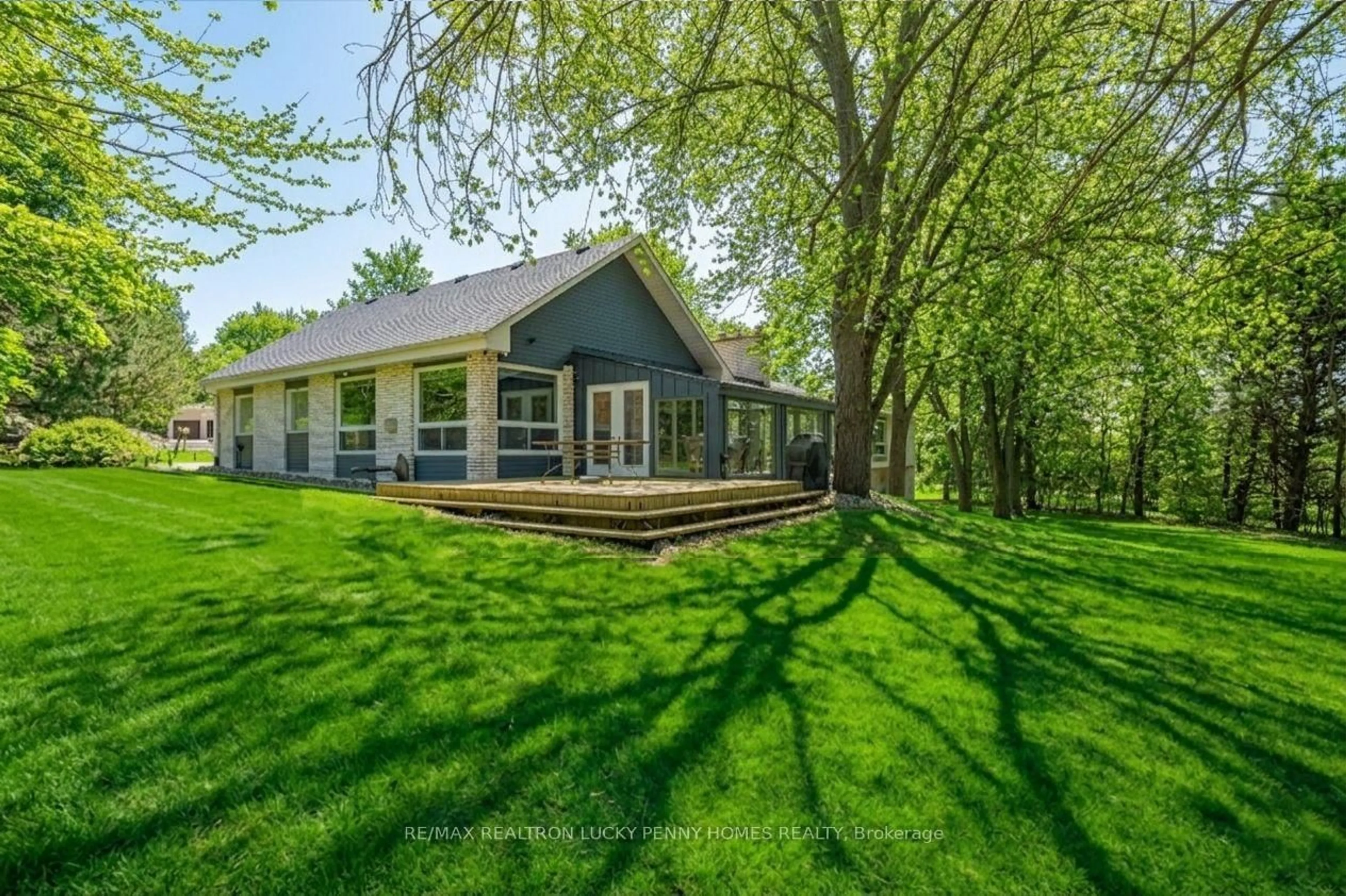 A pic from outside/outdoor area/front of a property/back of a property/a pic from drone, unknown for 4 Blencathra Hill, Markham Ontario L6C 1G2