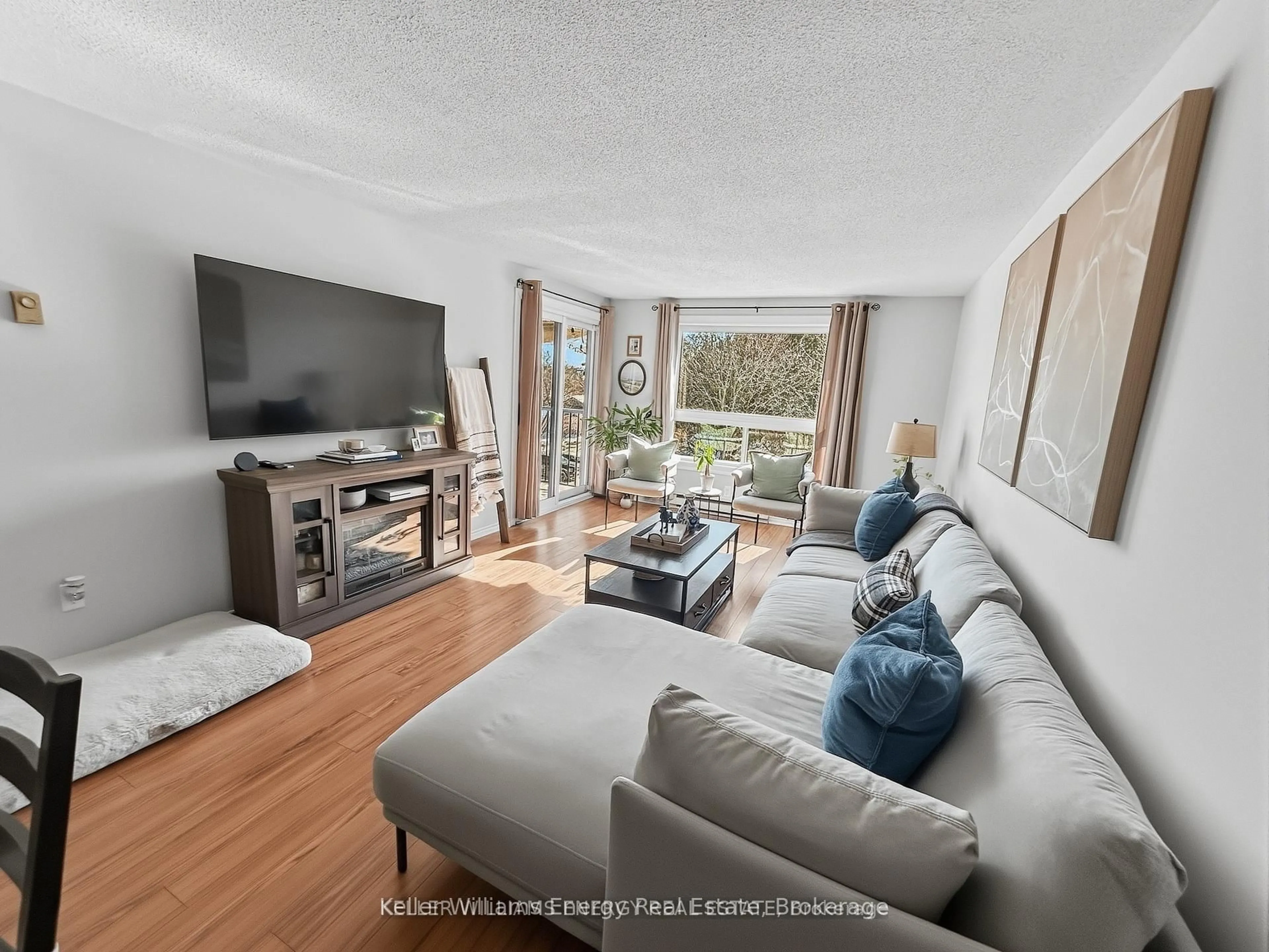 Living room with furniture, wood/laminate floor for 219 Main St #304, Uxbridge Ontario L9P 1C4