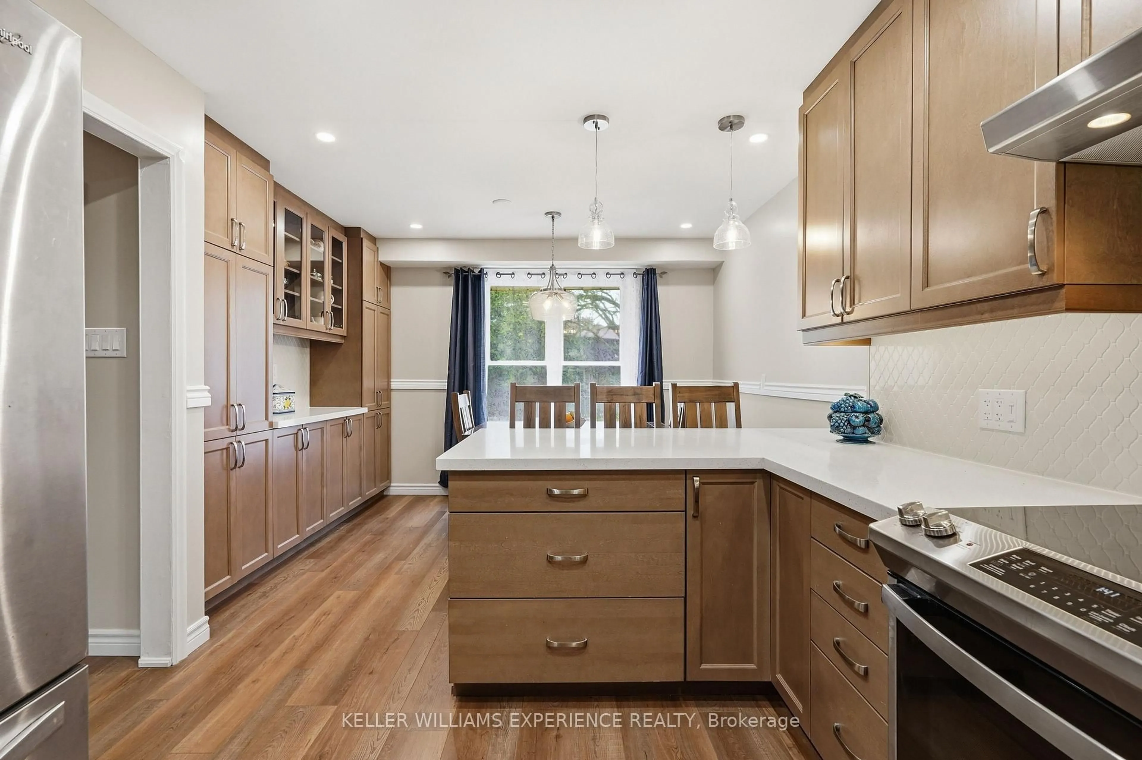 Open concept kitchen, unknown for 246 Tupper Blvd #8, New Tecumseth Ontario L9R 1A9
