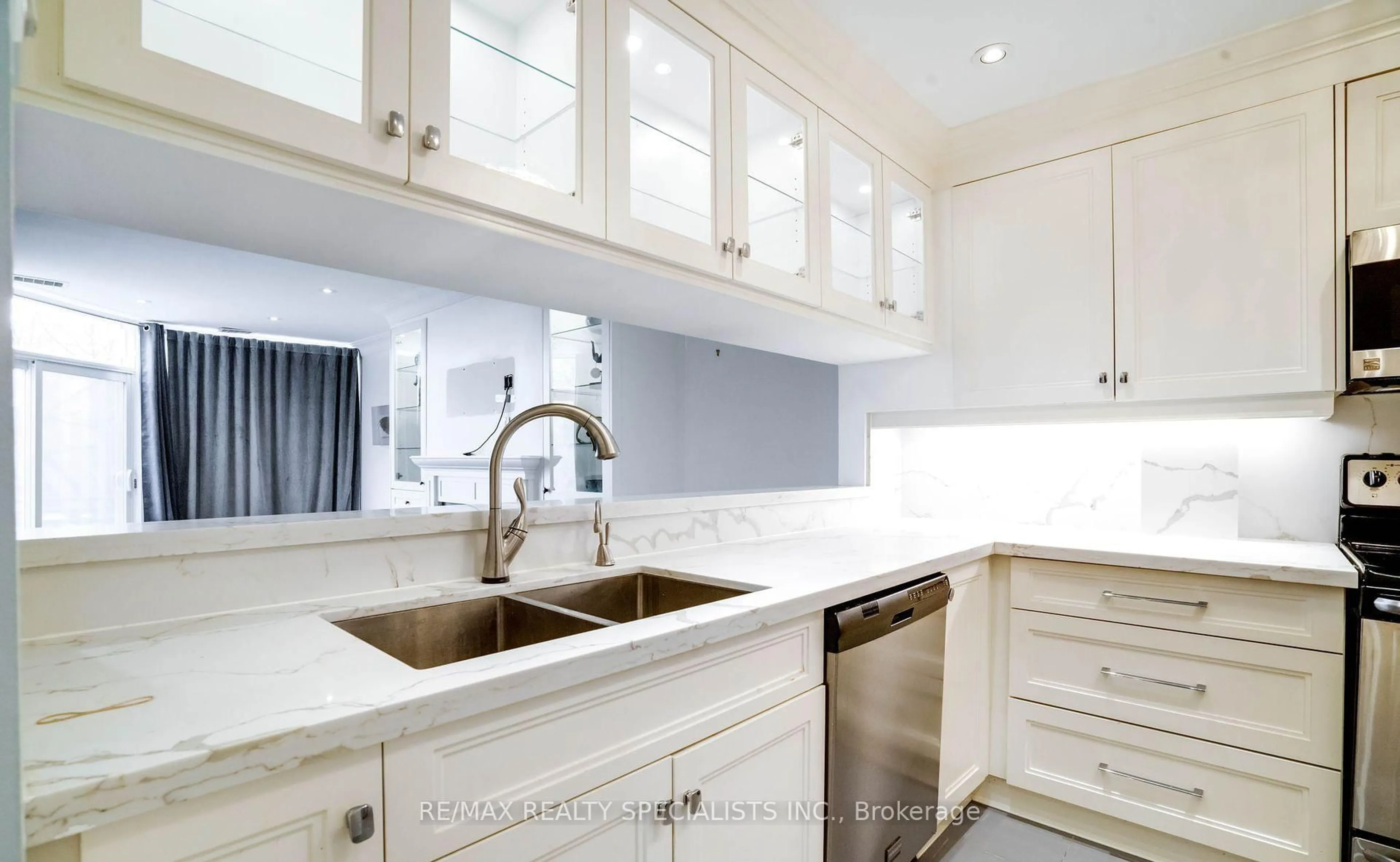 Contemporary kitchen, ceramic/tile floor for 100 Arbors Lane #TH5, Vaughan Ontario L4L 7G4