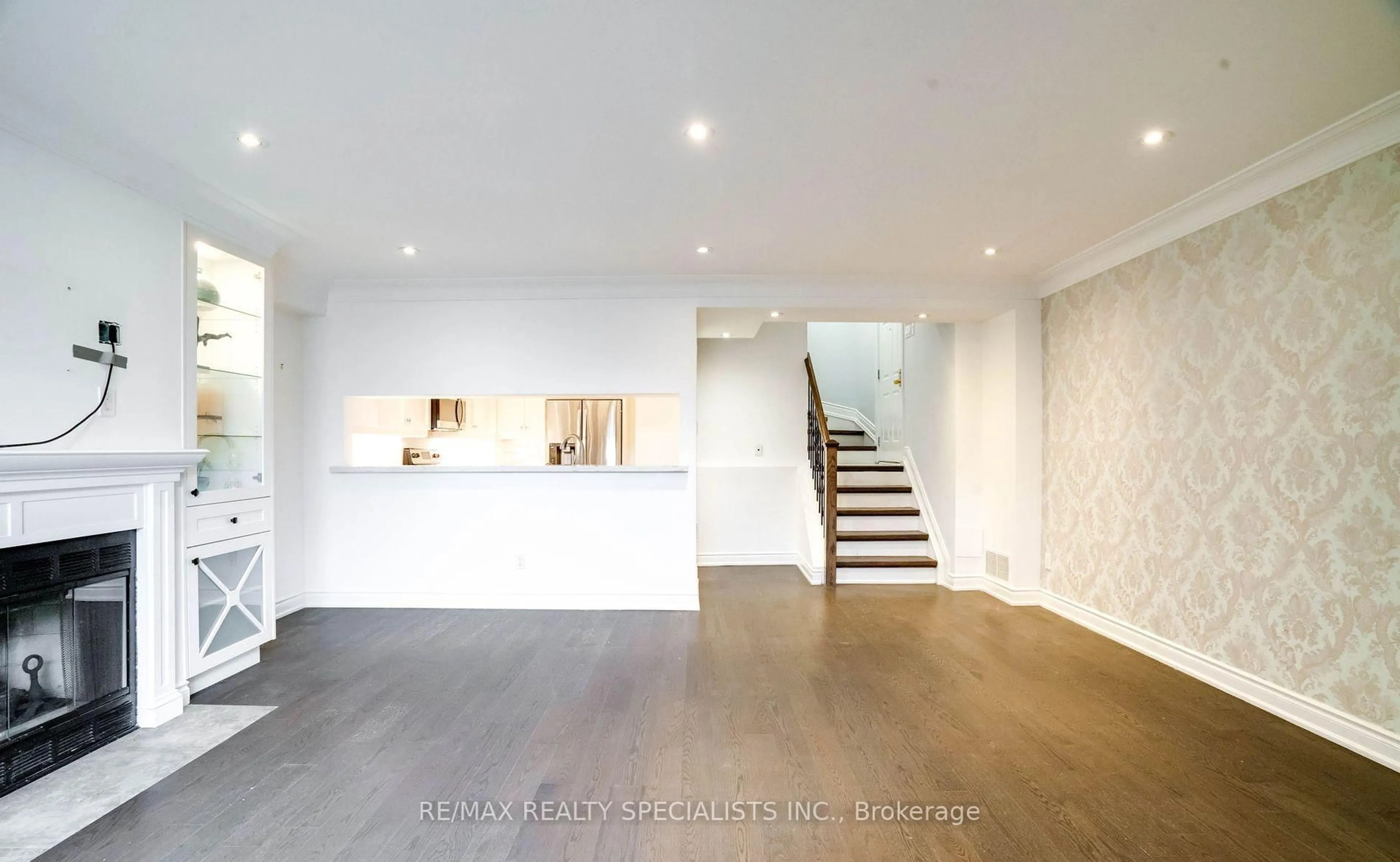 Indoor foyer for 100 Arbors Lane #TH5, Vaughan Ontario L4L 7G4