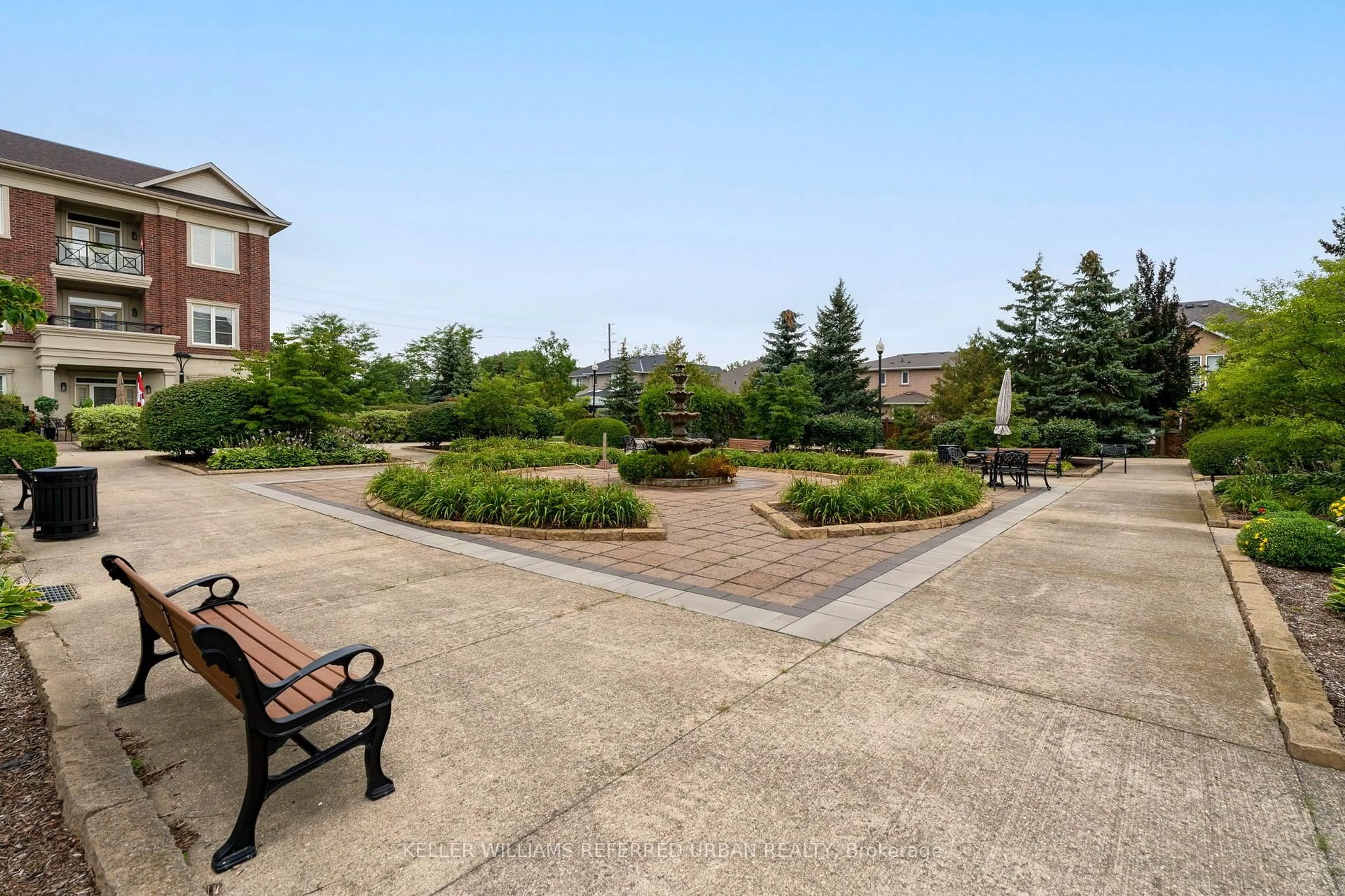 Patio, mountain view for 9519 Keele St #212, Vaughan Ontario L6A 4A2