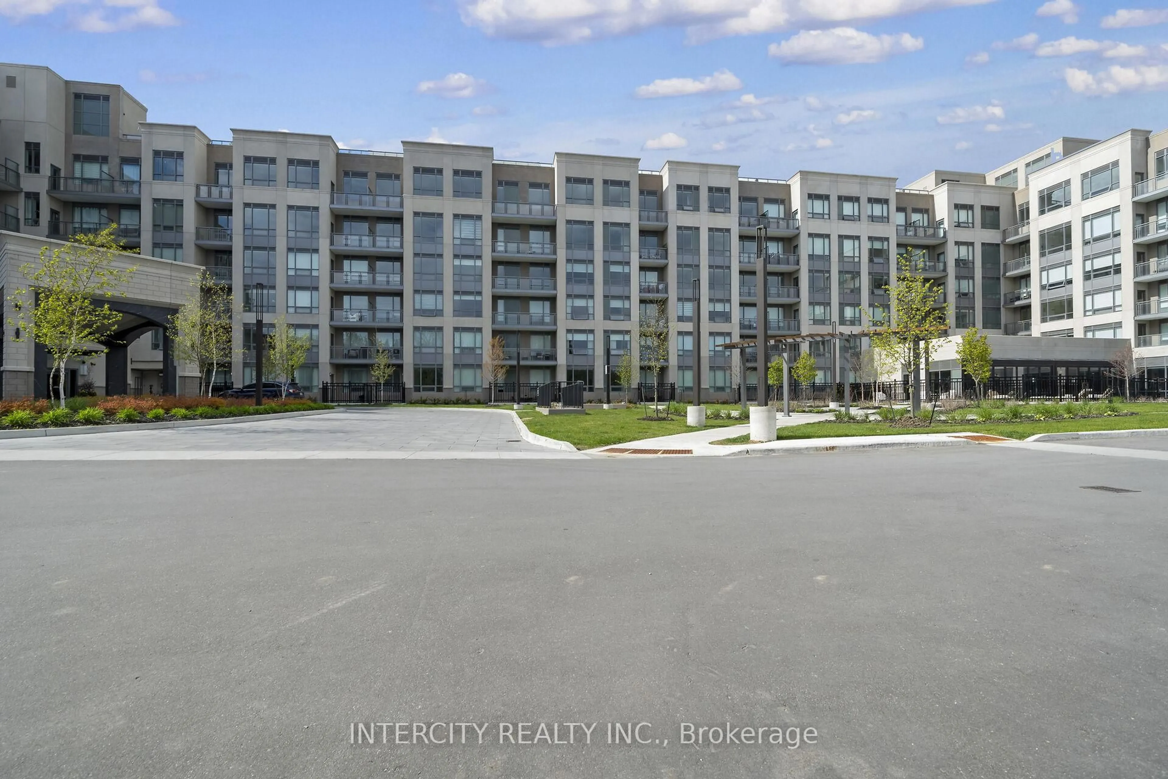Unknown for 2075 King Rd #110, King Ontario L7B 0R6