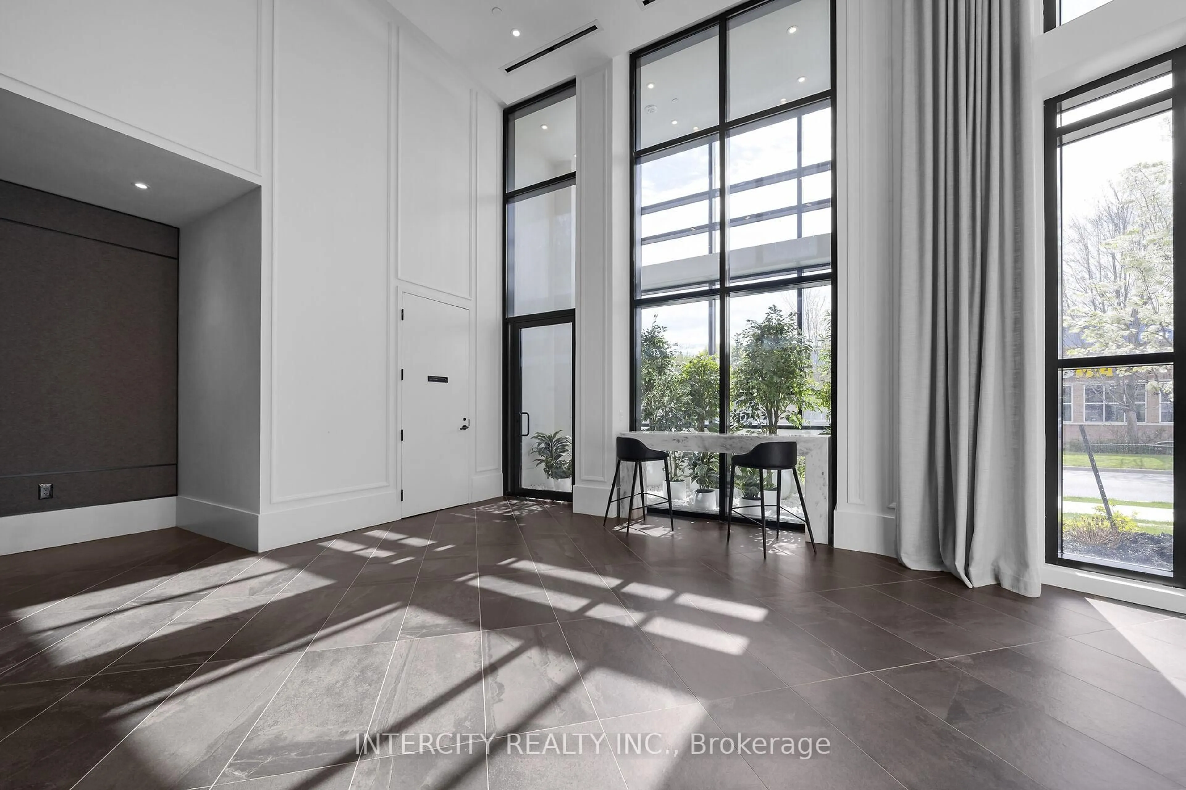 Unknown for 2075 King Rd #110, King Ontario L7B 0R6