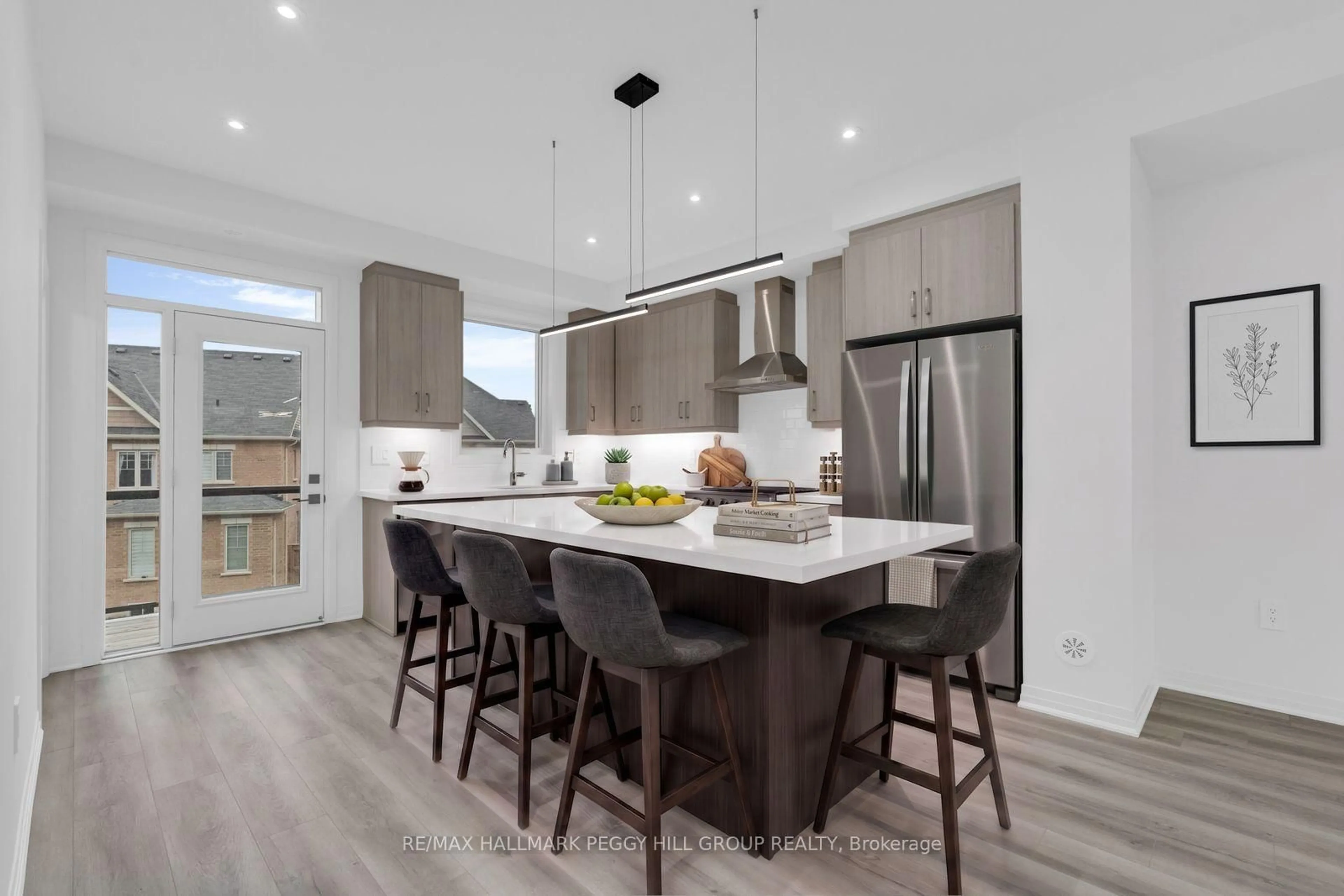 Open concept kitchen, unknown for 50 Brandon Cres, New Tecumseth Ontario L0G 1W0