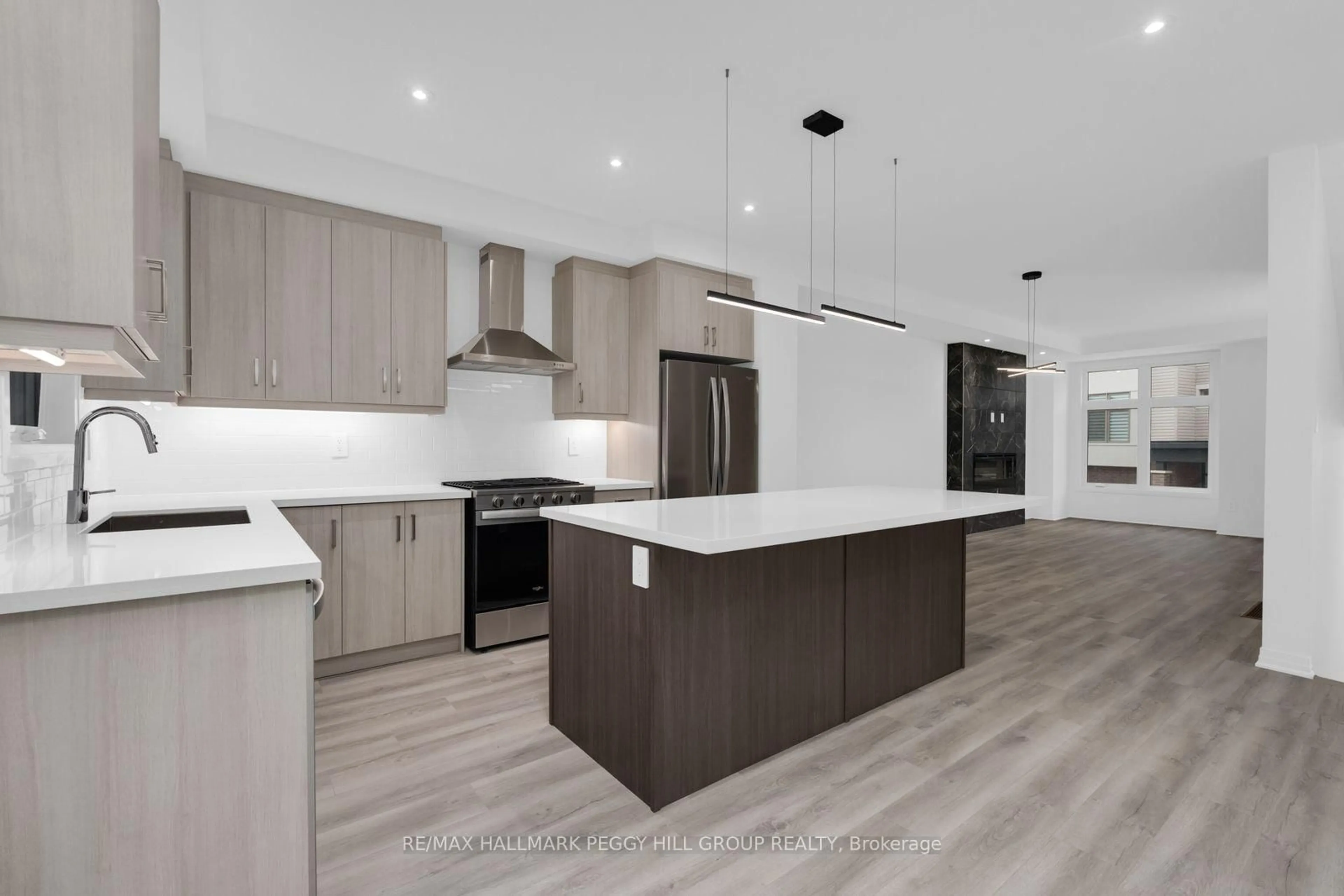 Open concept kitchen, unknown for 50 Brandon Cres, New Tecumseth Ontario L0G 1W0