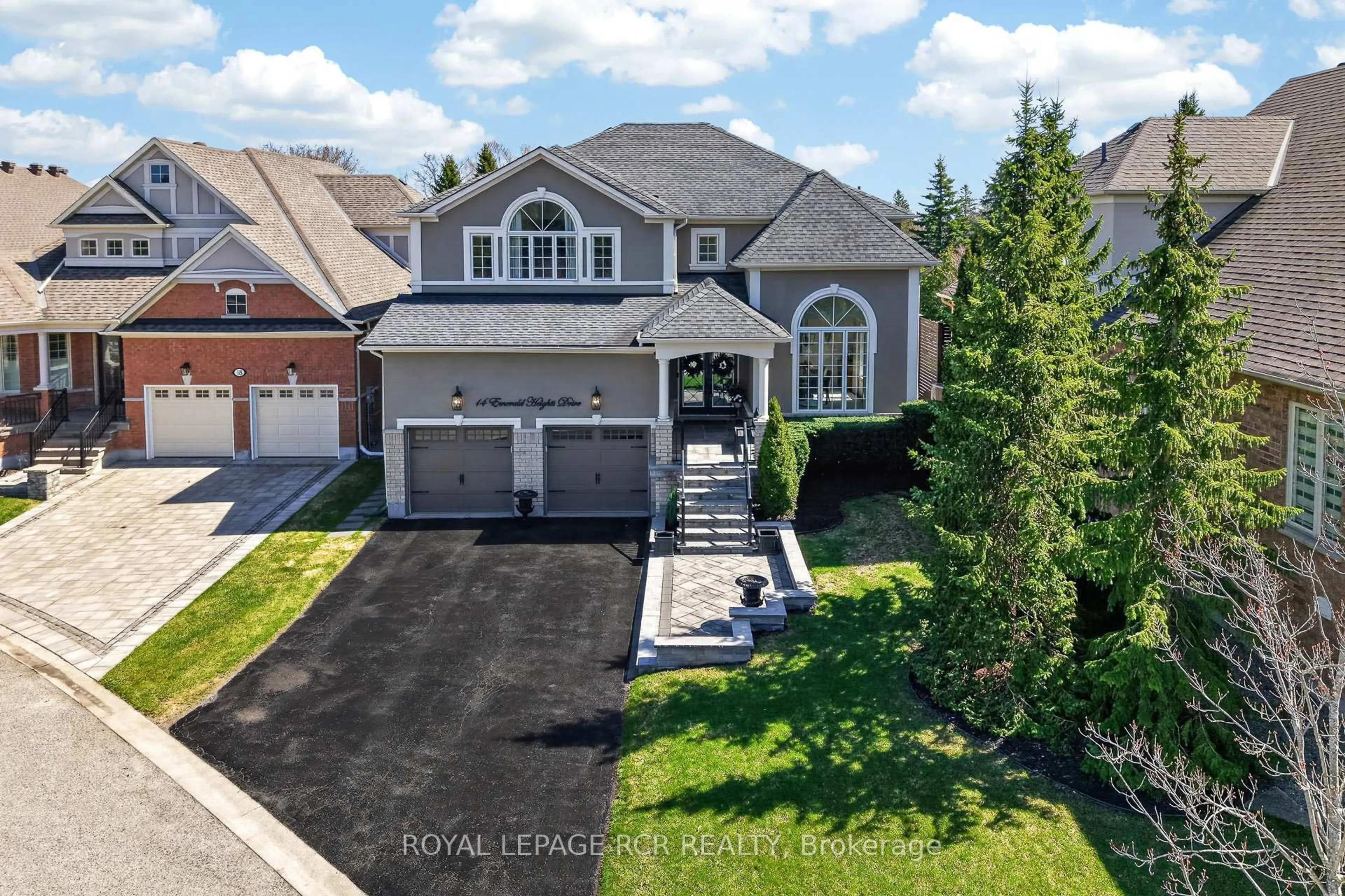 A pic from outside/outdoor area/front of a property/back of a property/a pic from drone, street for 14 Emerald Heights Dr, Whitchurch-Stouffville Ontario L4A 0C8
