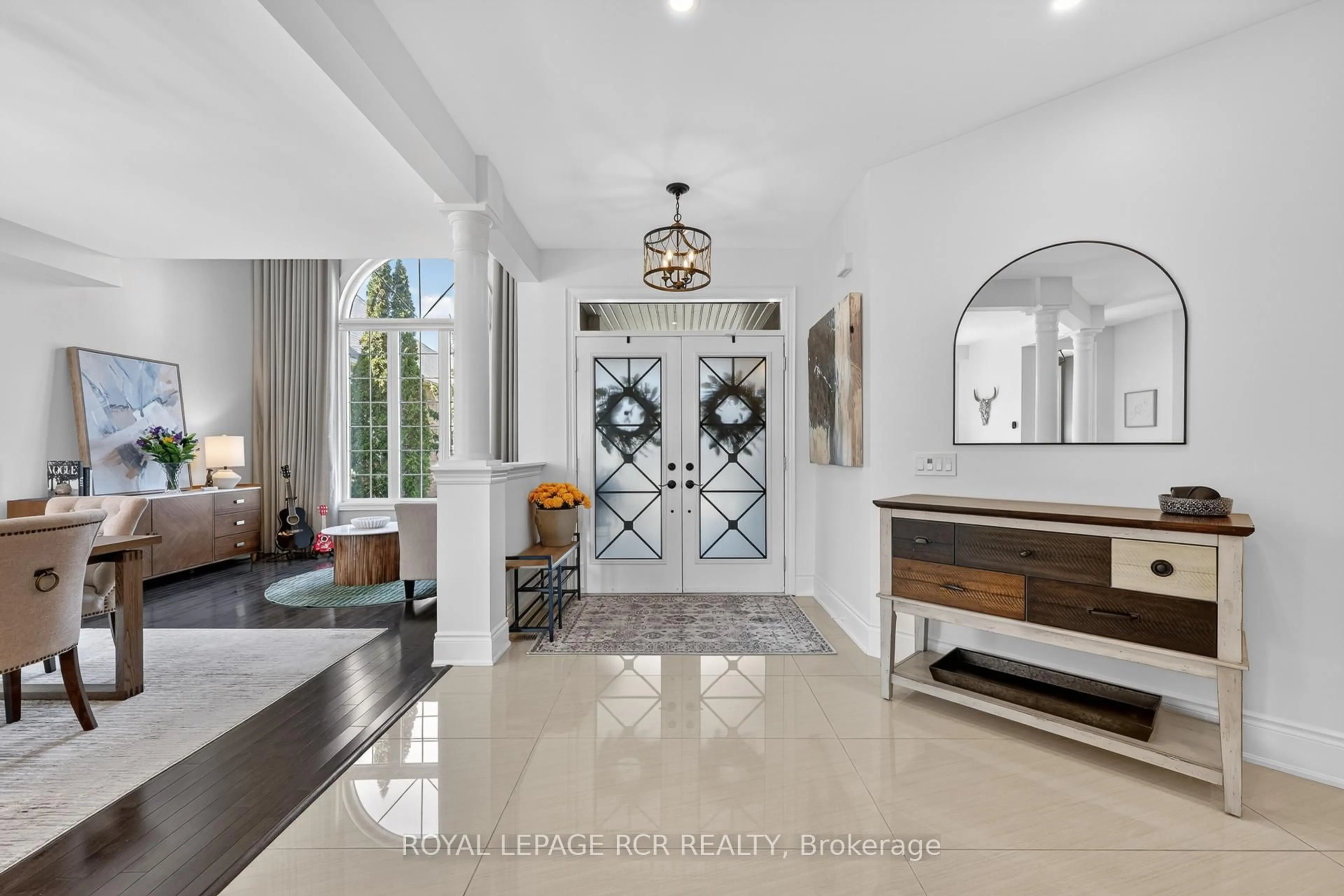 Indoor entryway for 14 Emerald Heights Dr, Whitchurch-Stouffville Ontario L4A 0C8