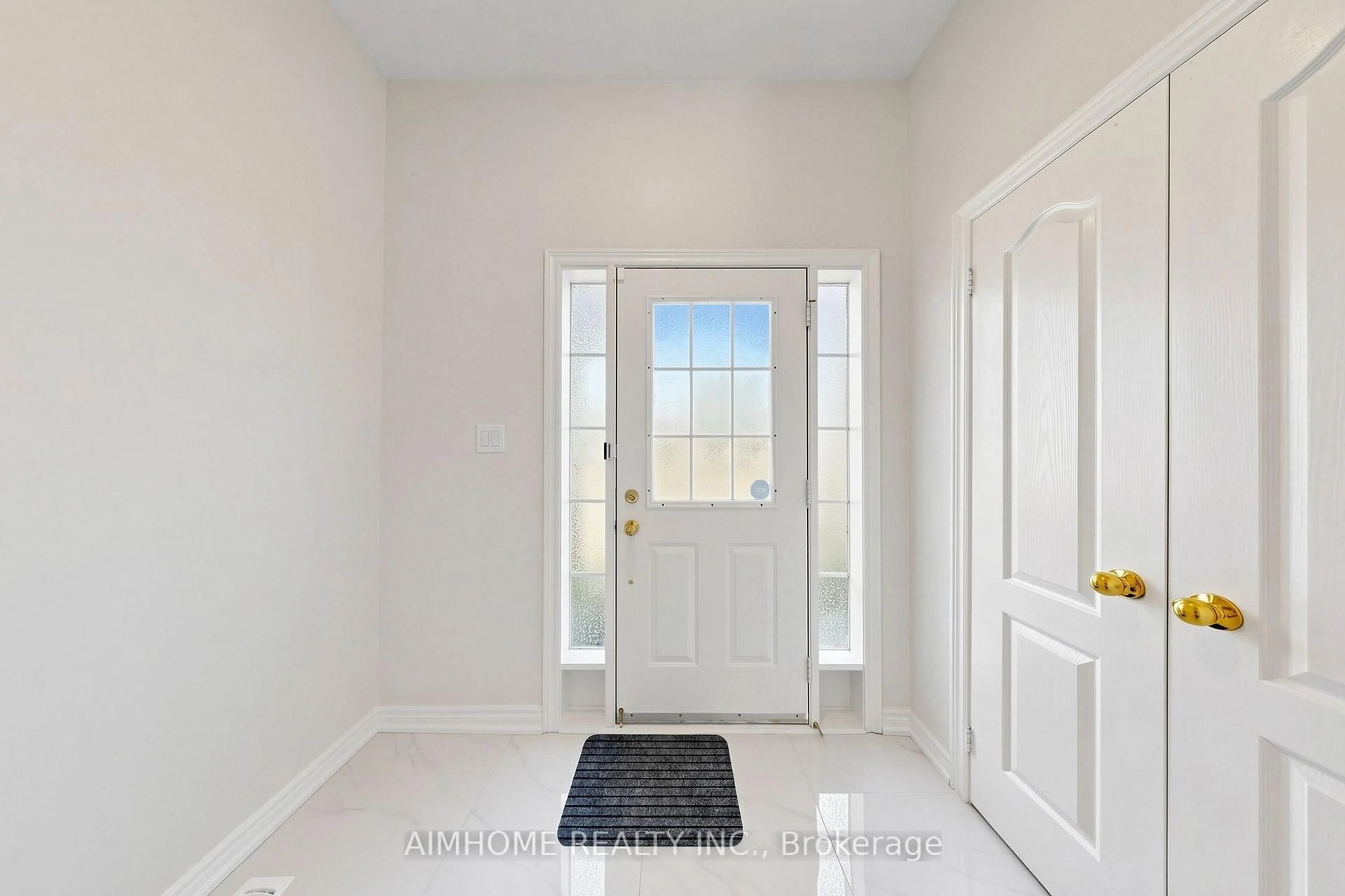 Indoor entryway for 87 River Ridge Blvd, Aurora Ontario L4G 7T9