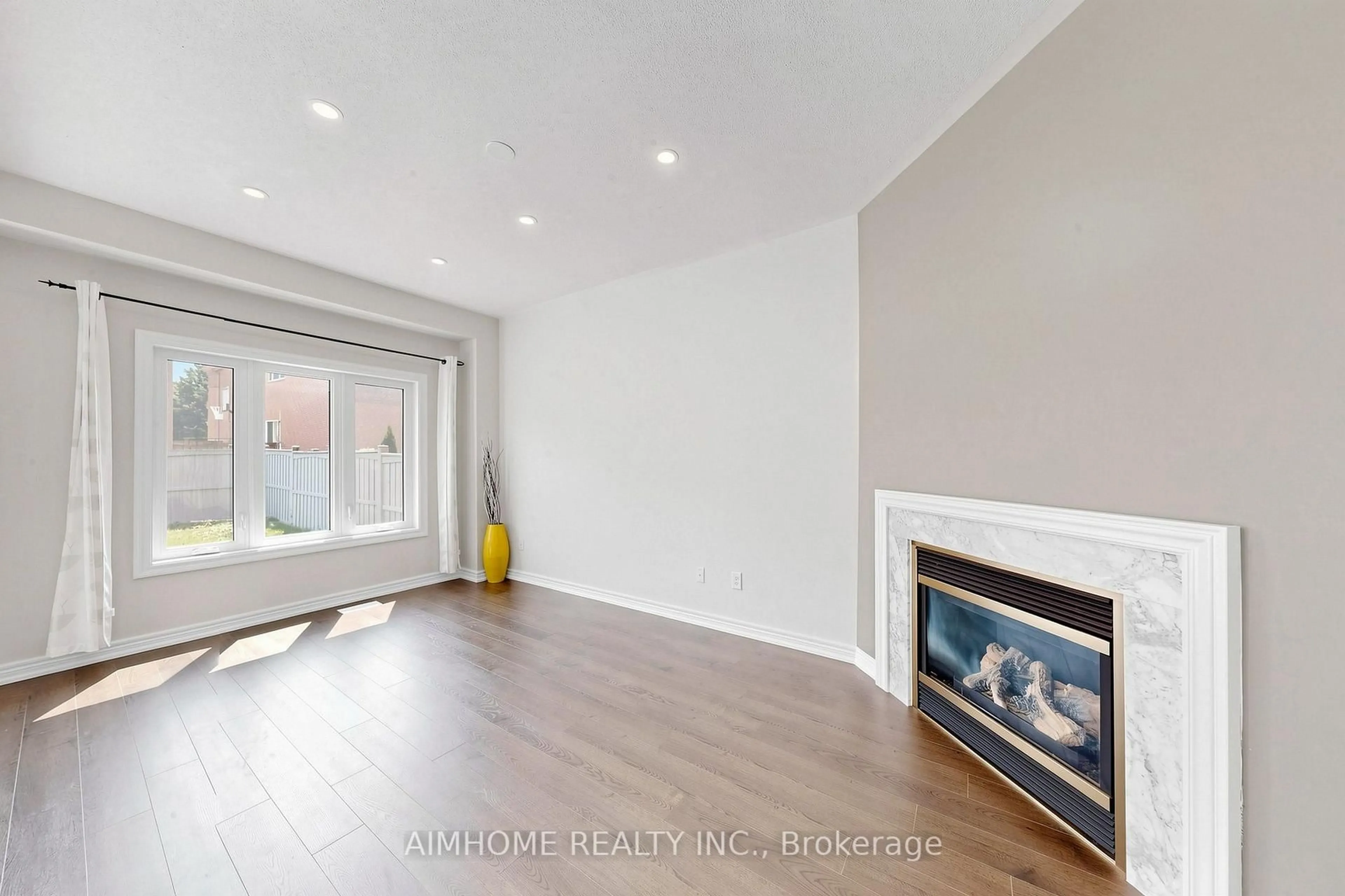 A pic of a room for 87 River Ridge Blvd, Aurora Ontario L4G 7T9