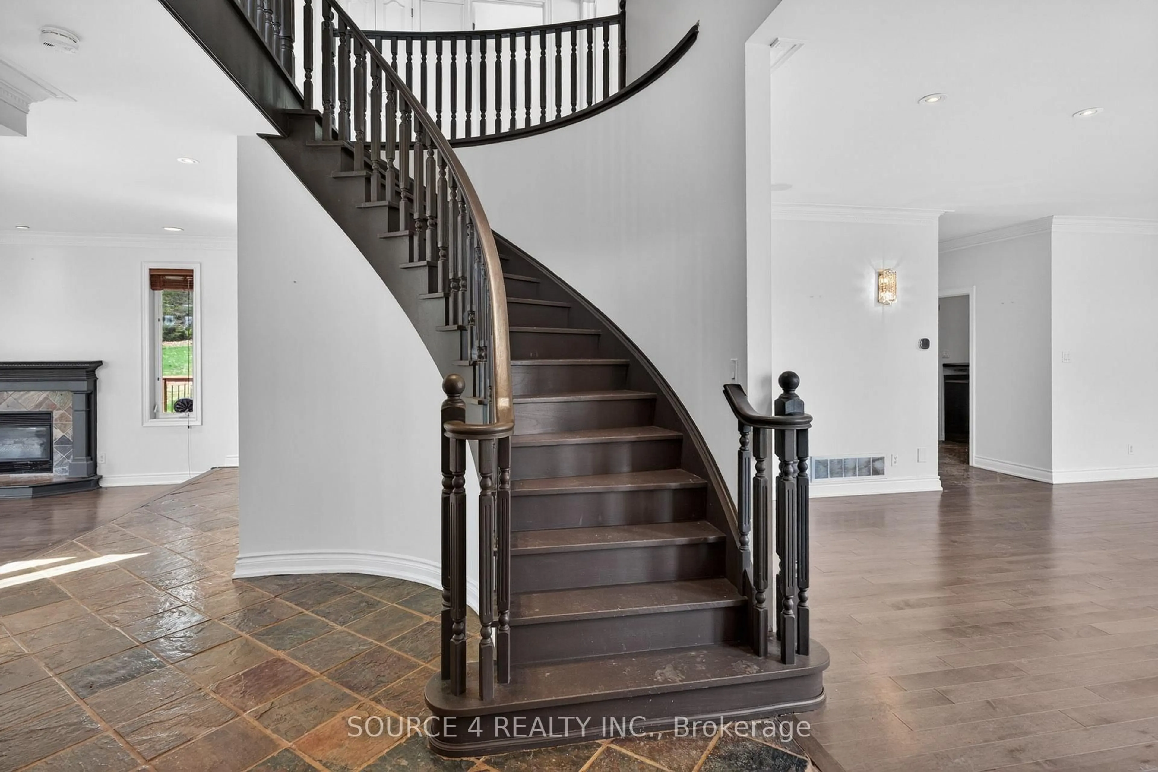 Stairs for 70 Kilkenny Tr, Bradford West Gwillimbury Ontario L3Z 3C5