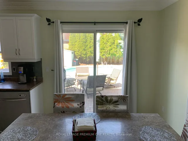 1370 Clarence St, Vaughan 4