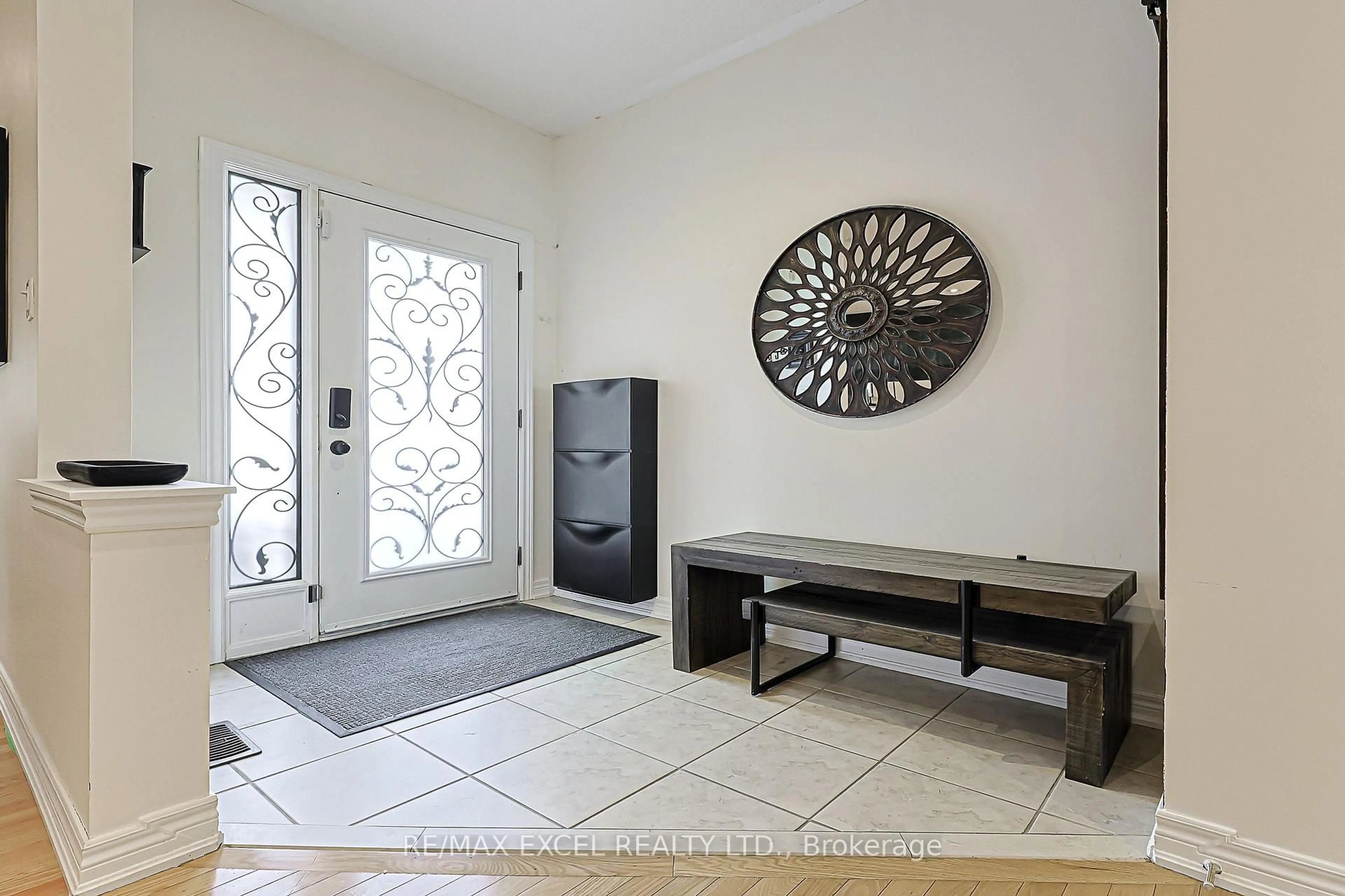 Indoor entryway for 173 Selwyn Rd, Richmond Hill Ontario L4E 5E6