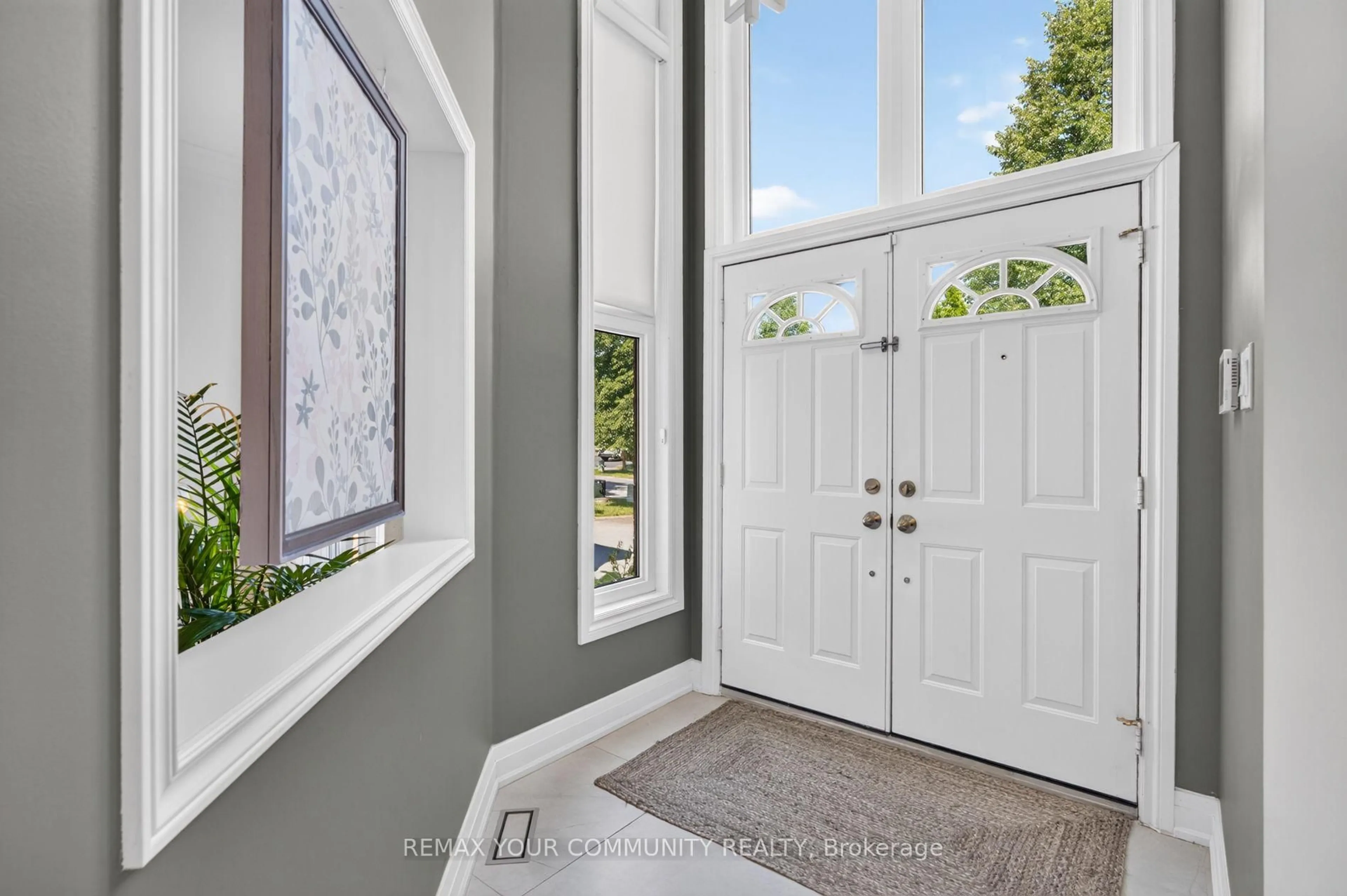 Indoor entryway for 15 Klamath Crt, Vaughan Ontario L6A 2L7