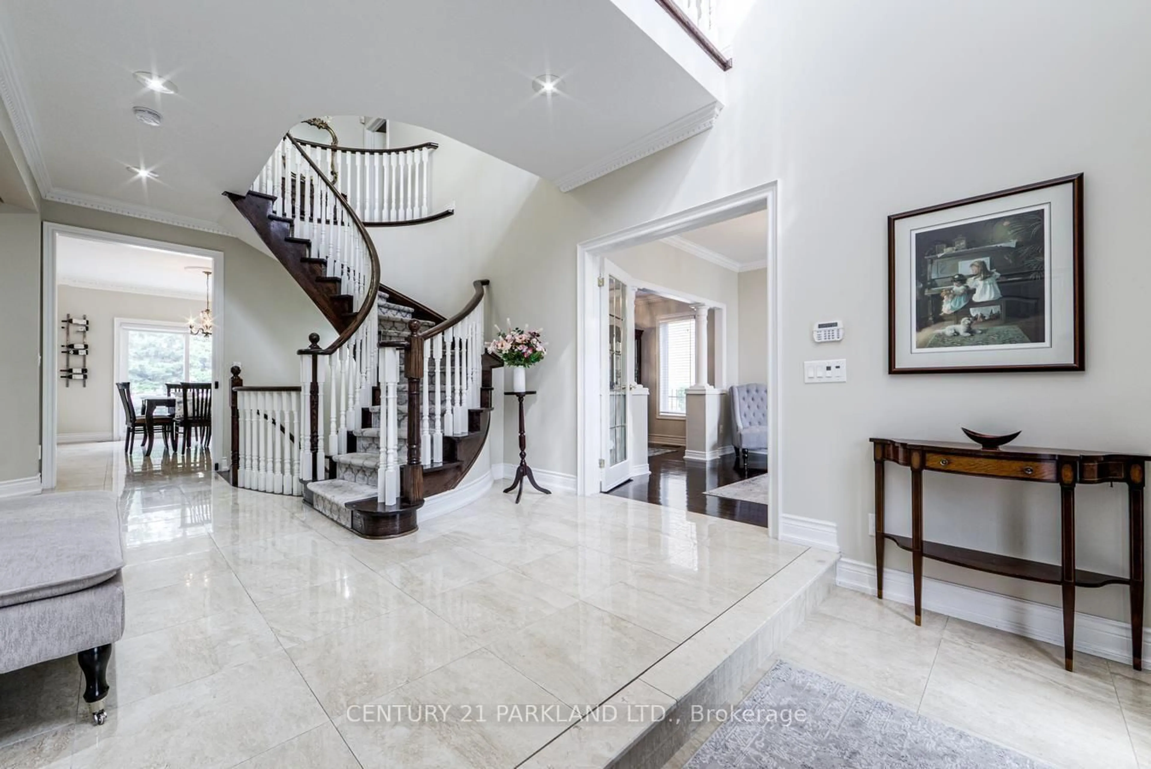 Indoor foyer for 506 Vaughan Mills Rd, Vaughan Ontario L4H 1G9