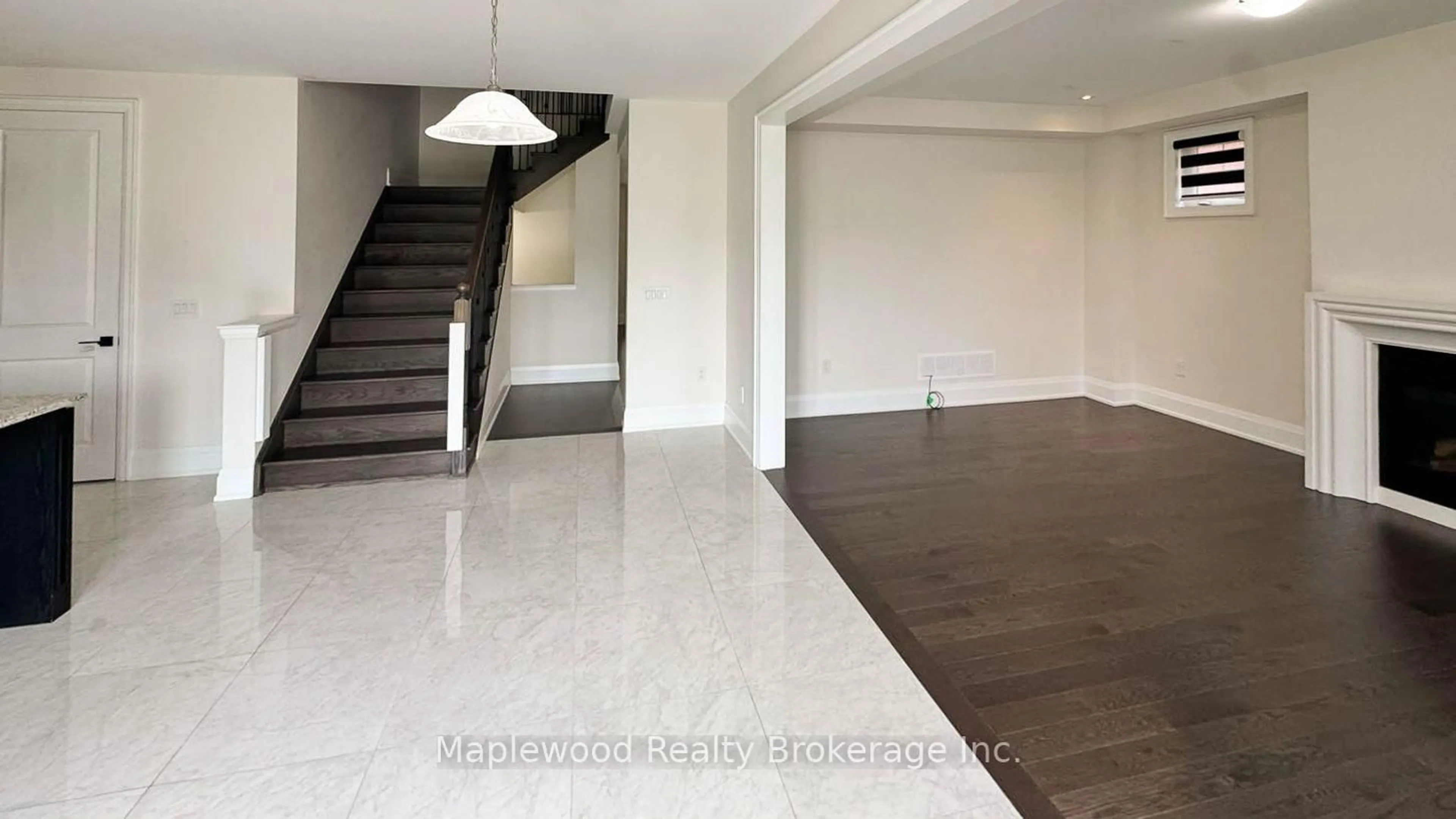 Indoor foyer for 48 Plank Rd, Bradford West Gwillimbury Ontario L0G 1W0