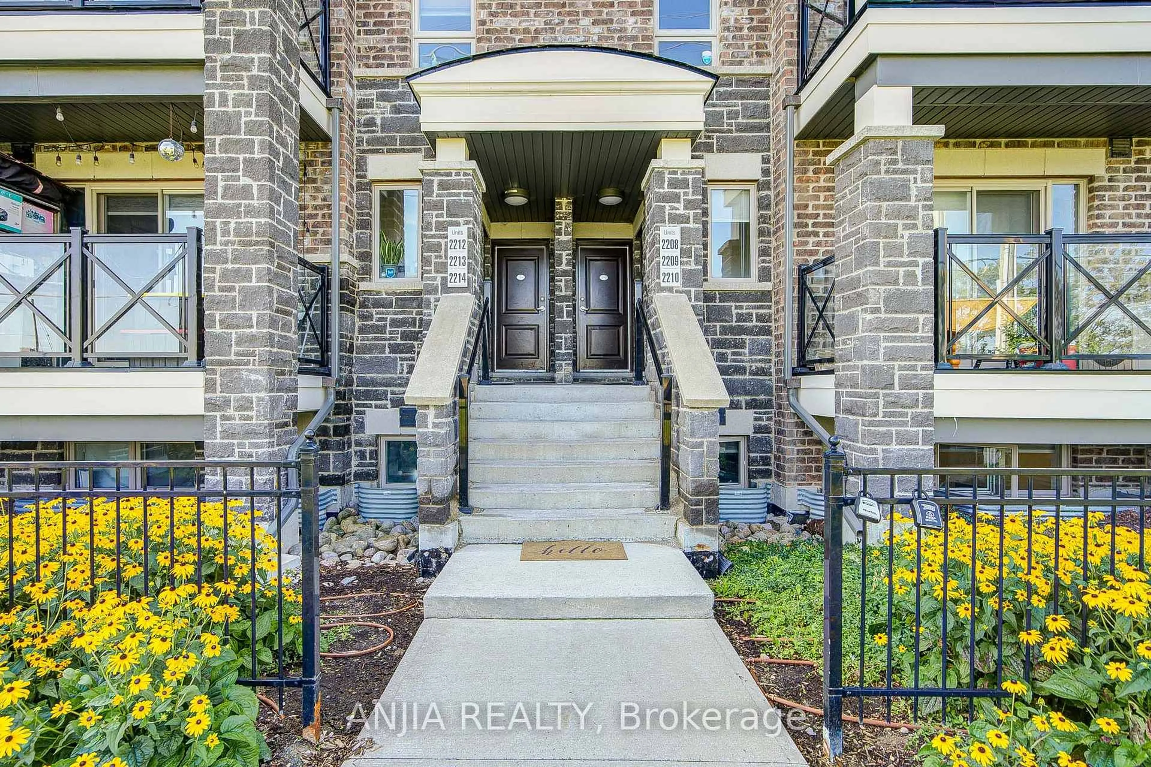 Indoor entryway for 10 Westmeath Lane #2210, Markham Ontario L6B 1N5
