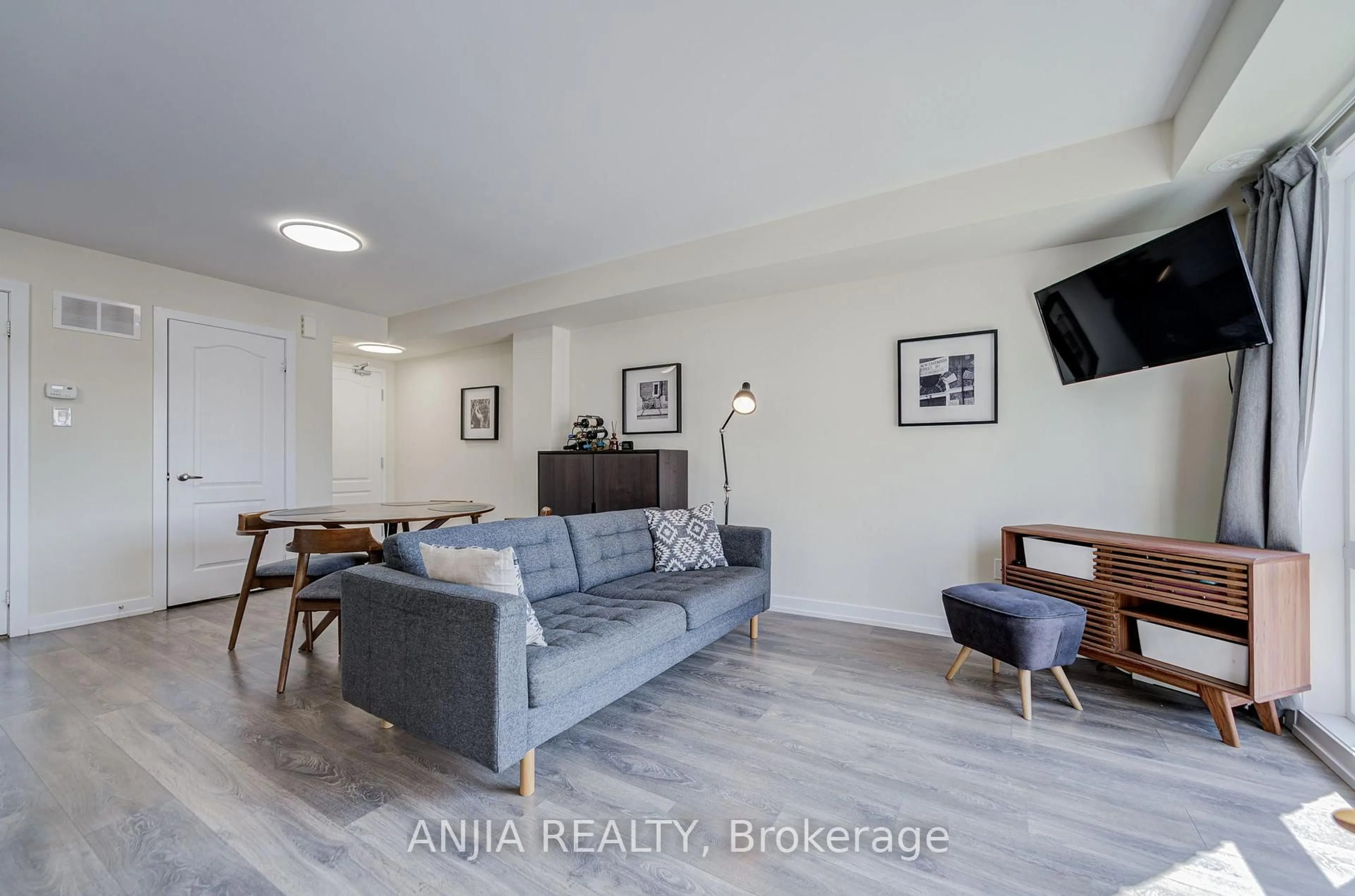 A pic of a room for 10 Westmeath Lane #2210, Markham Ontario L6B 1N5
