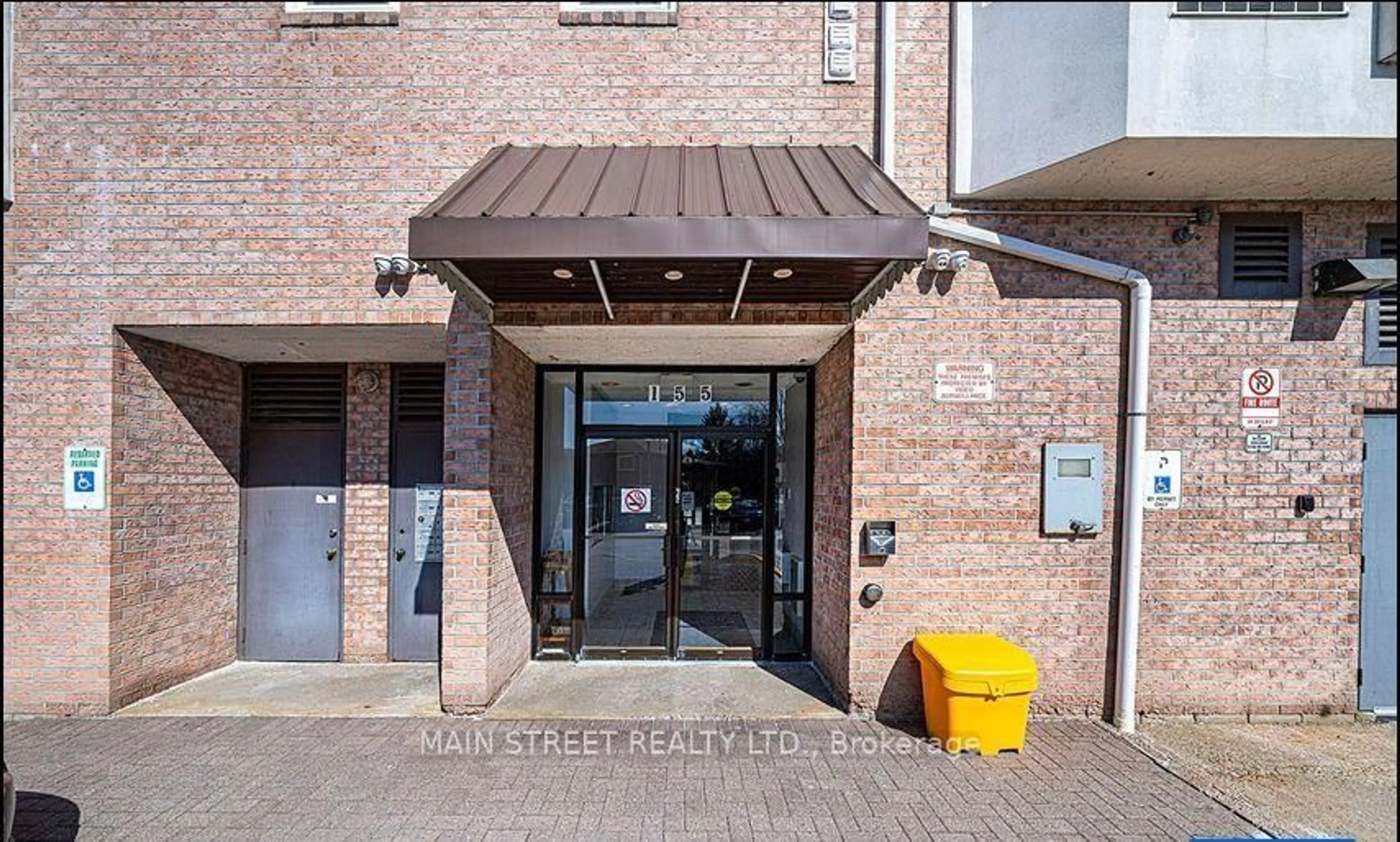 Indoor foyer for 155 Riverglen Dr #316, Georgina Ontario L4P 3M3