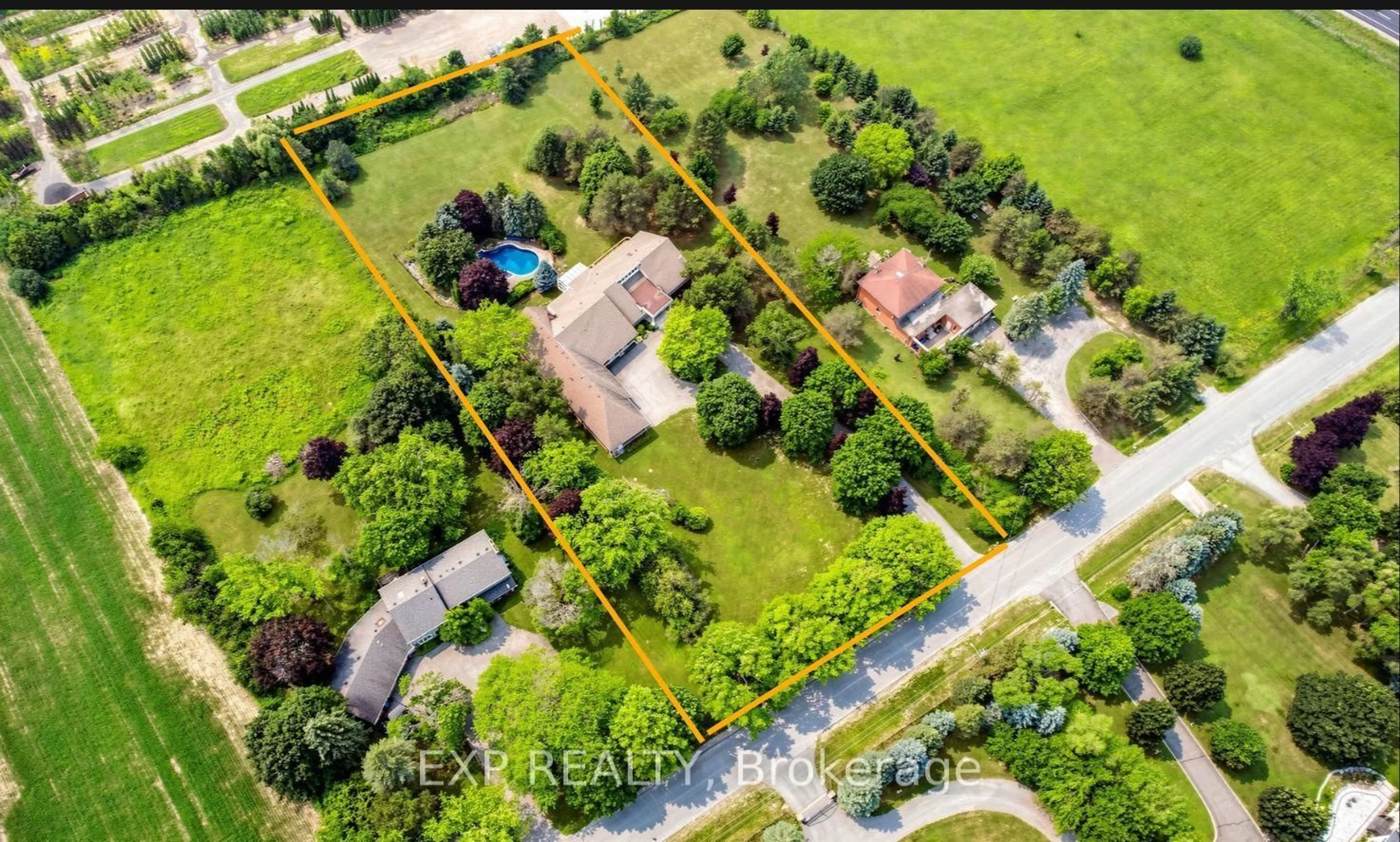 A pic from outside/outdoor area/front of a property/back of a property/a pic from drone, street for 18 Mccowan Lane, Whitchurch-Stouffville Ontario L4A 4C1