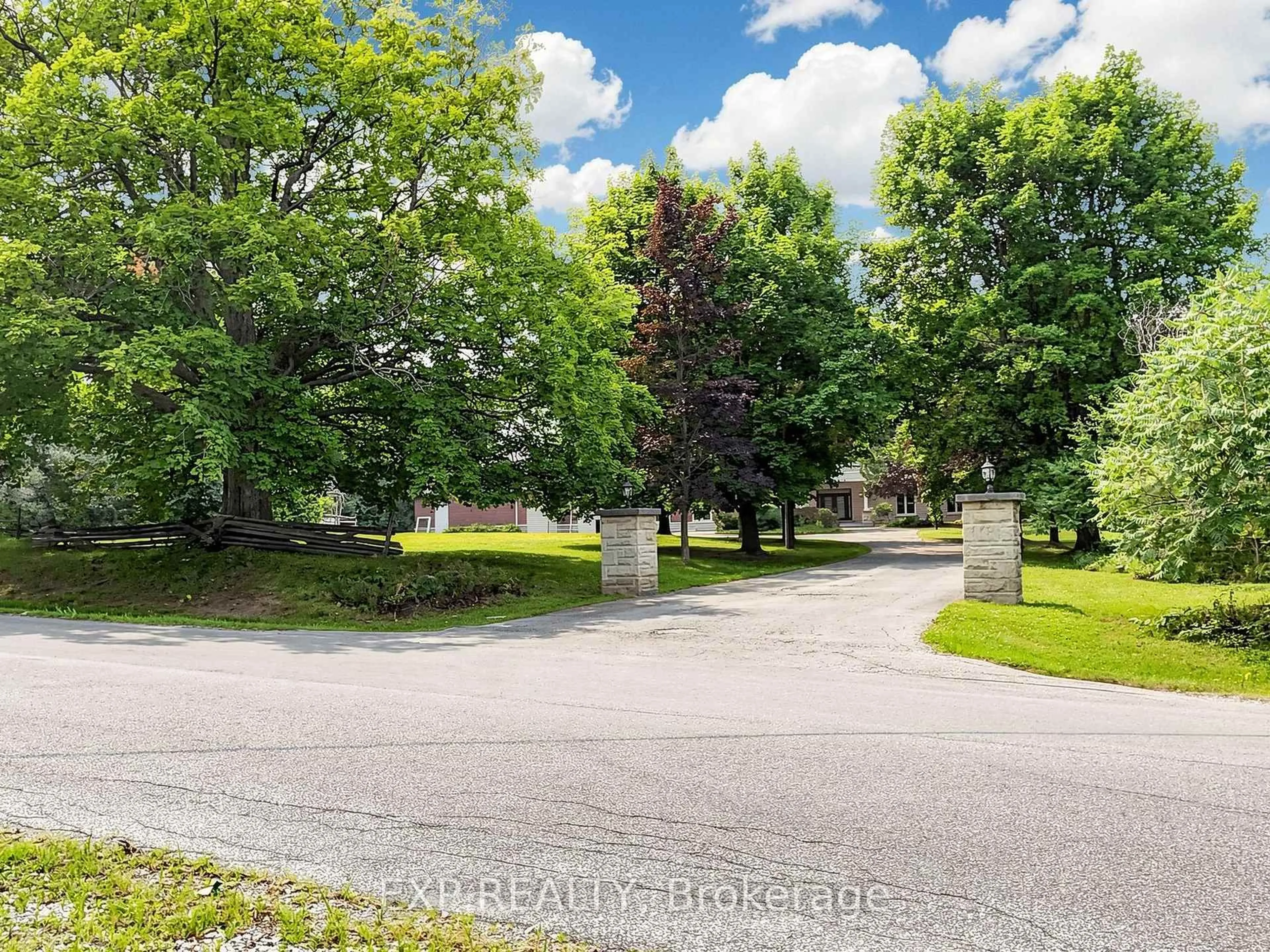 A pic from outside/outdoor area/front of a property/back of a property/a pic from drone, unknown for 18 Mccowan Lane, Whitchurch-Stouffville Ontario L4A 4C1