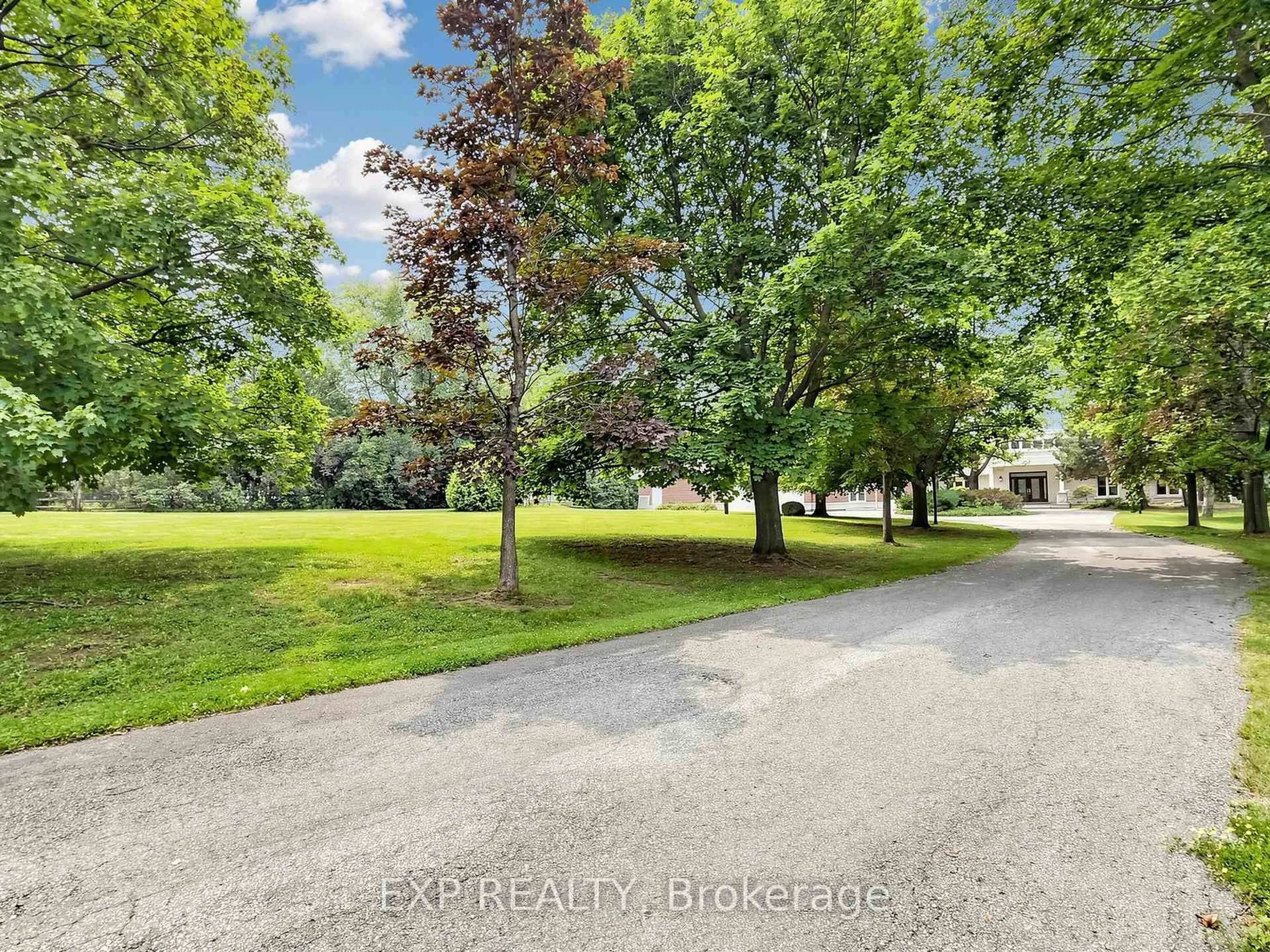 A pic from outside/outdoor area/front of a property/back of a property/a pic from drone, unknown for 18 Mccowan Lane, Whitchurch-Stouffville Ontario L4A 4C1