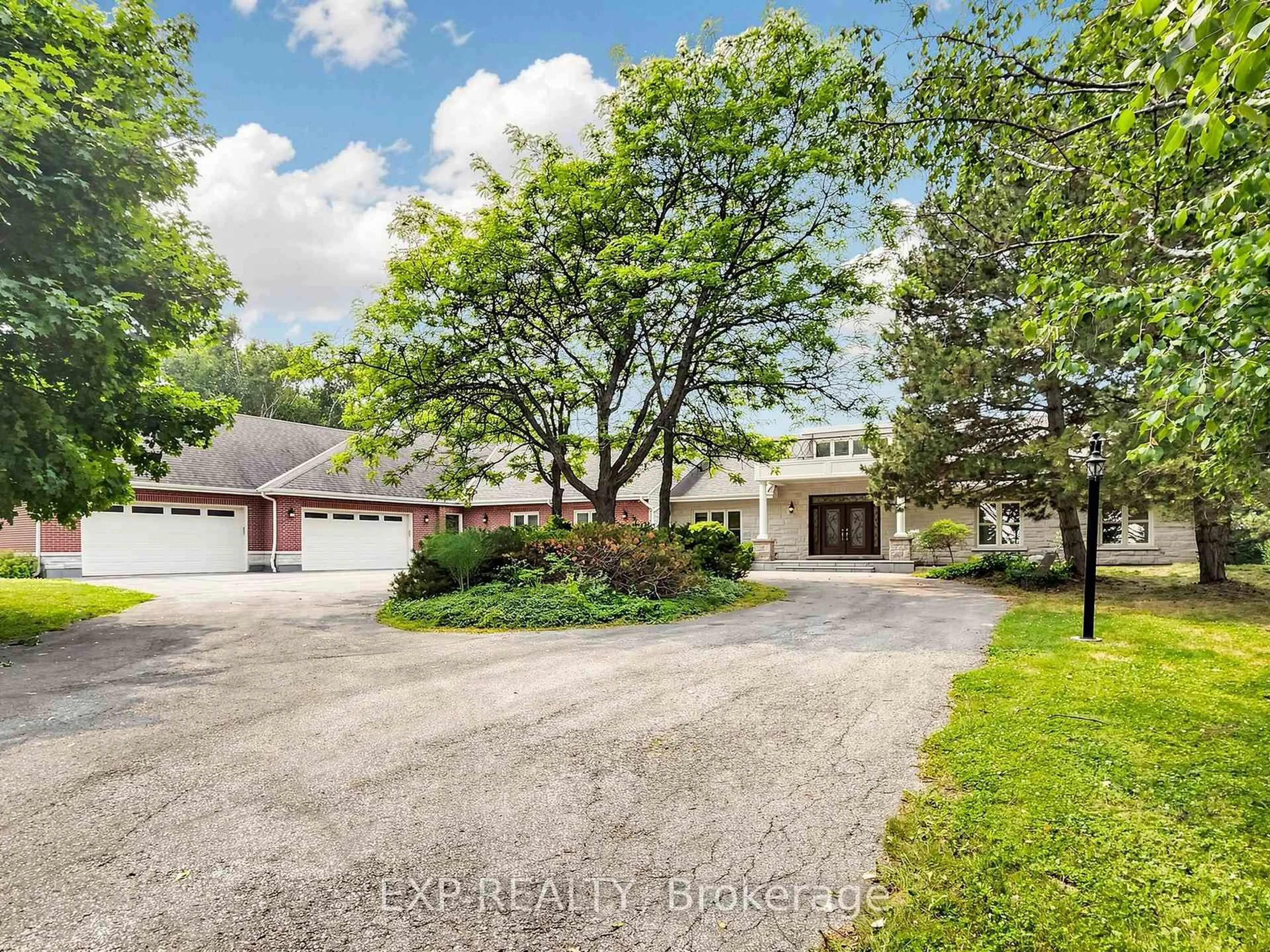 A pic from outside/outdoor area/front of a property/back of a property/a pic from drone, unknown for 18 Mccowan Lane, Whitchurch-Stouffville Ontario L4A 4C1