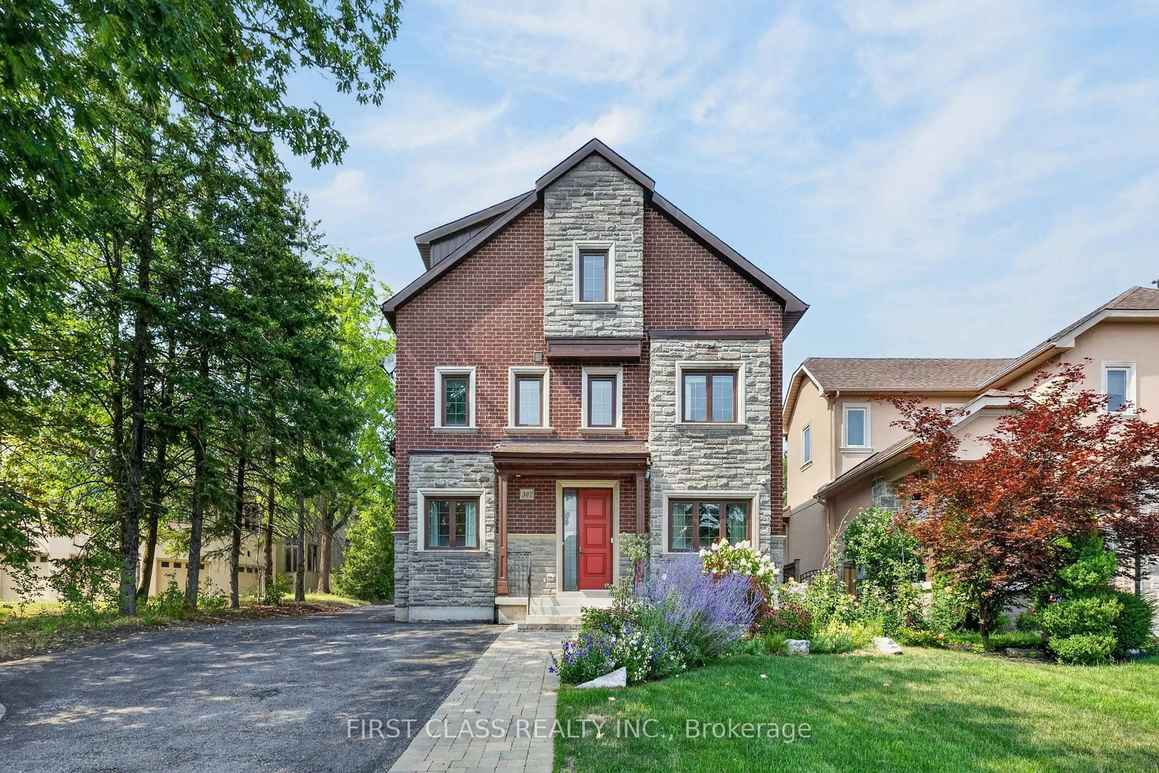 Home with brick exterior material, street for 302 Brookside Rd, Richmond Hill Ontario L4C 0K8