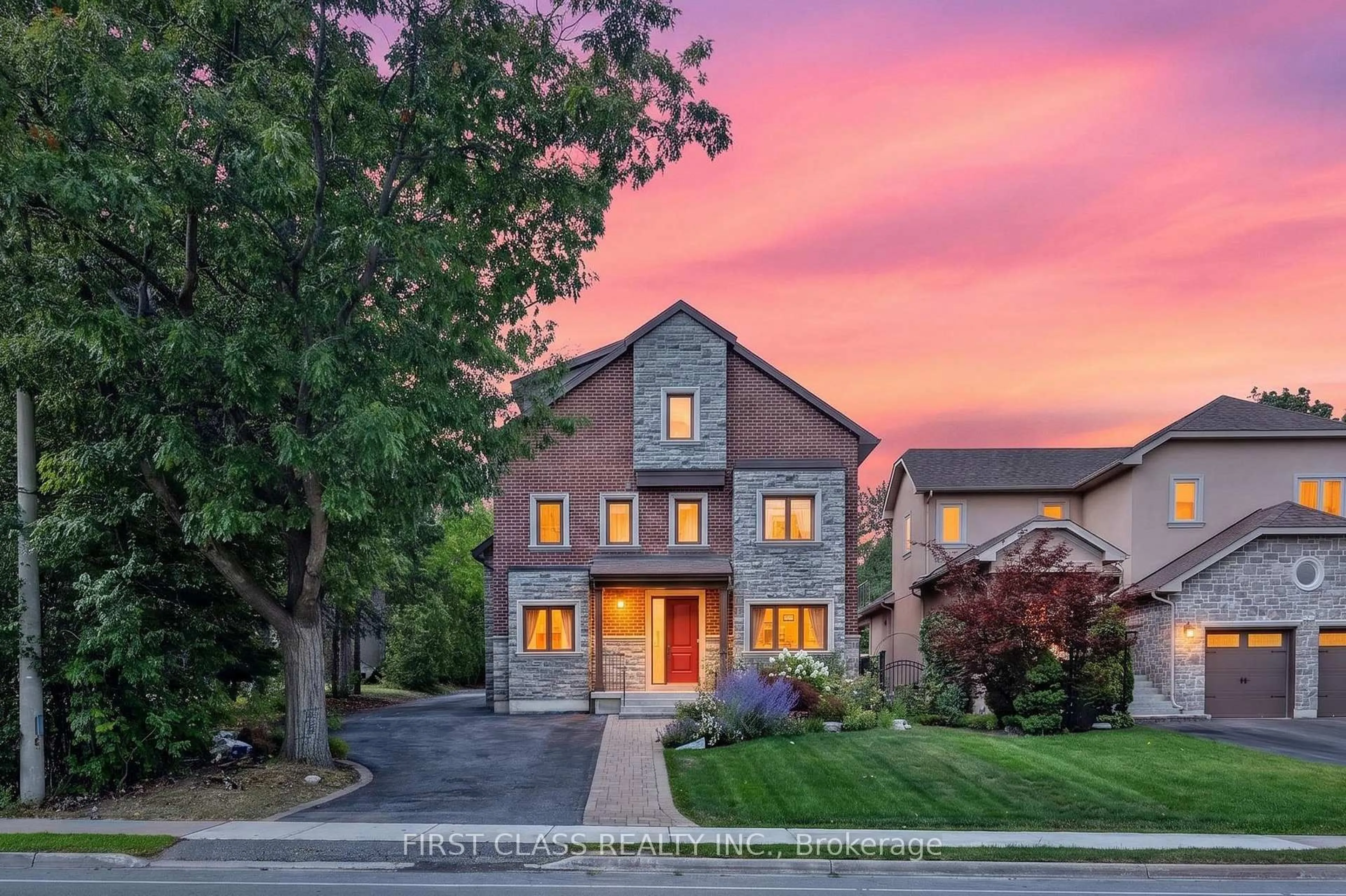 Home with brick exterior material, street for 302 Brookside Rd, Richmond Hill Ontario L4C 0K8
