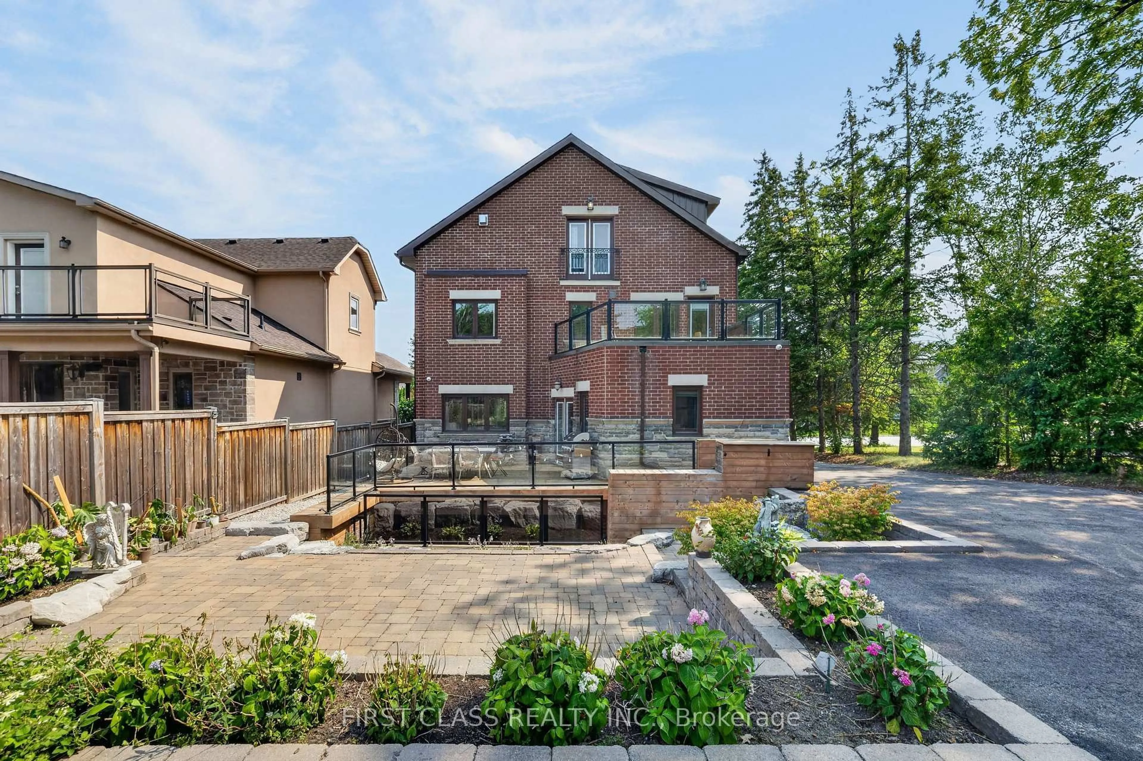 Home with brick exterior material, street for 302 Brookside Rd, Richmond Hill Ontario L4C 0K8