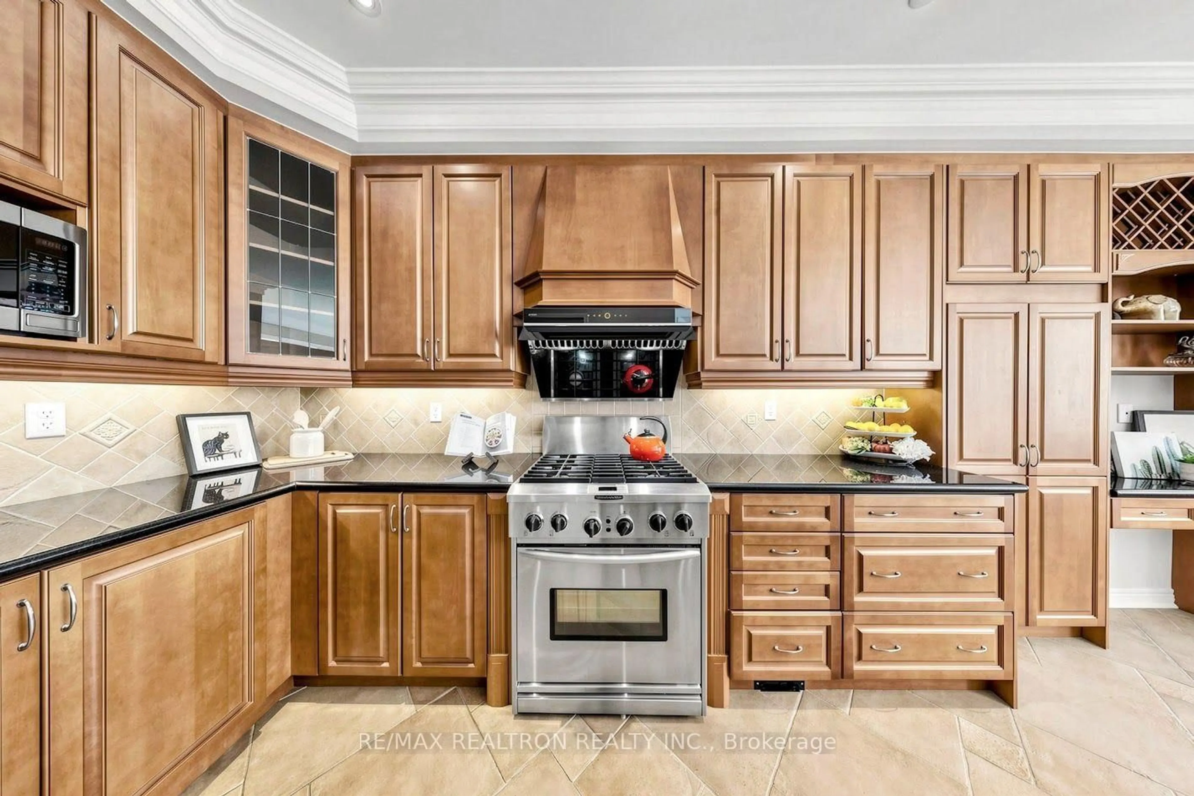 Contemporary kitchen, ceramic/tile floor for 52 Canelli Heights Crt, Vaughan Ontario L4J 8V5