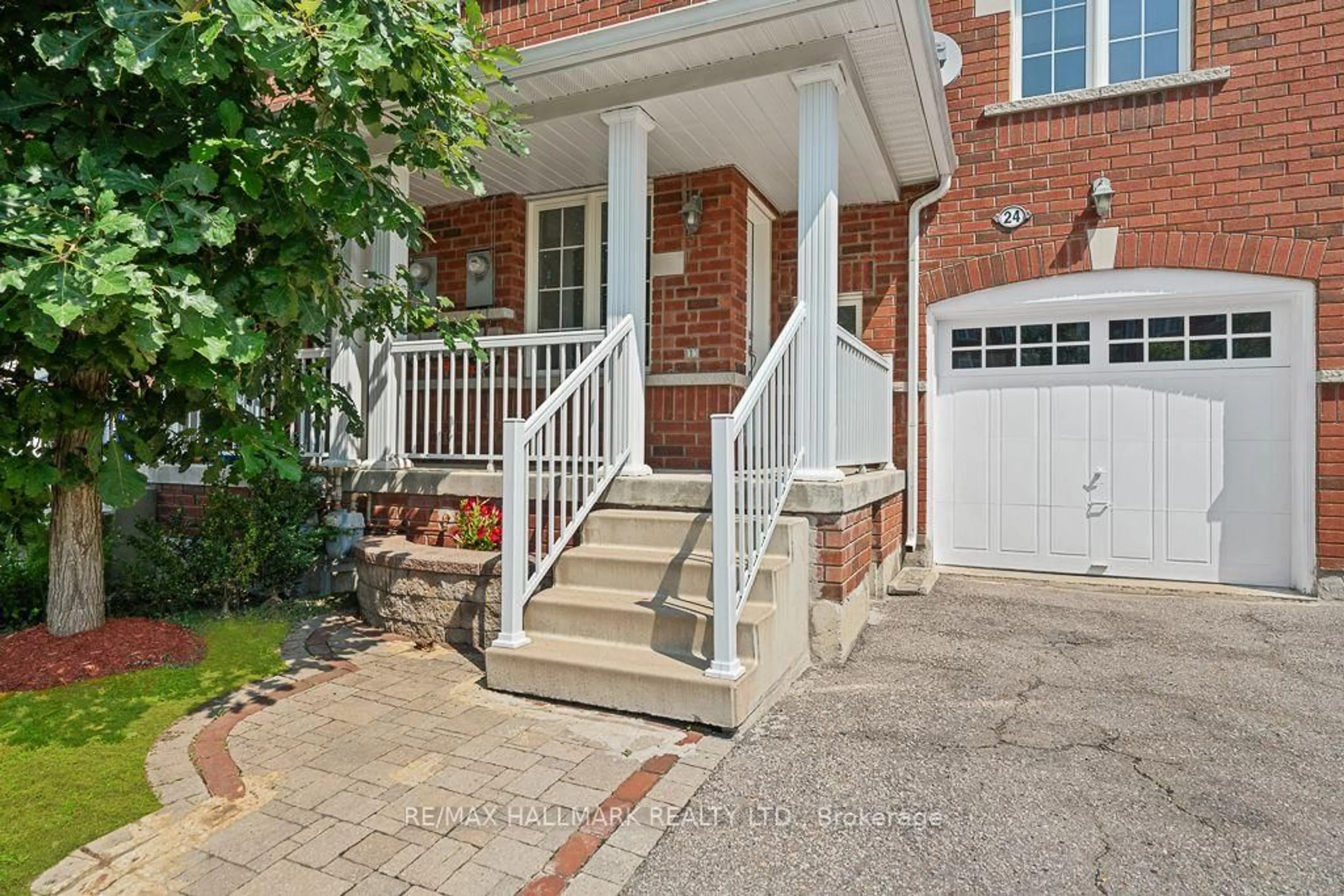 Home with brick exterior material, street for 15 Old Colony Rd #24, Richmond Hill Ontario L4E 4L5