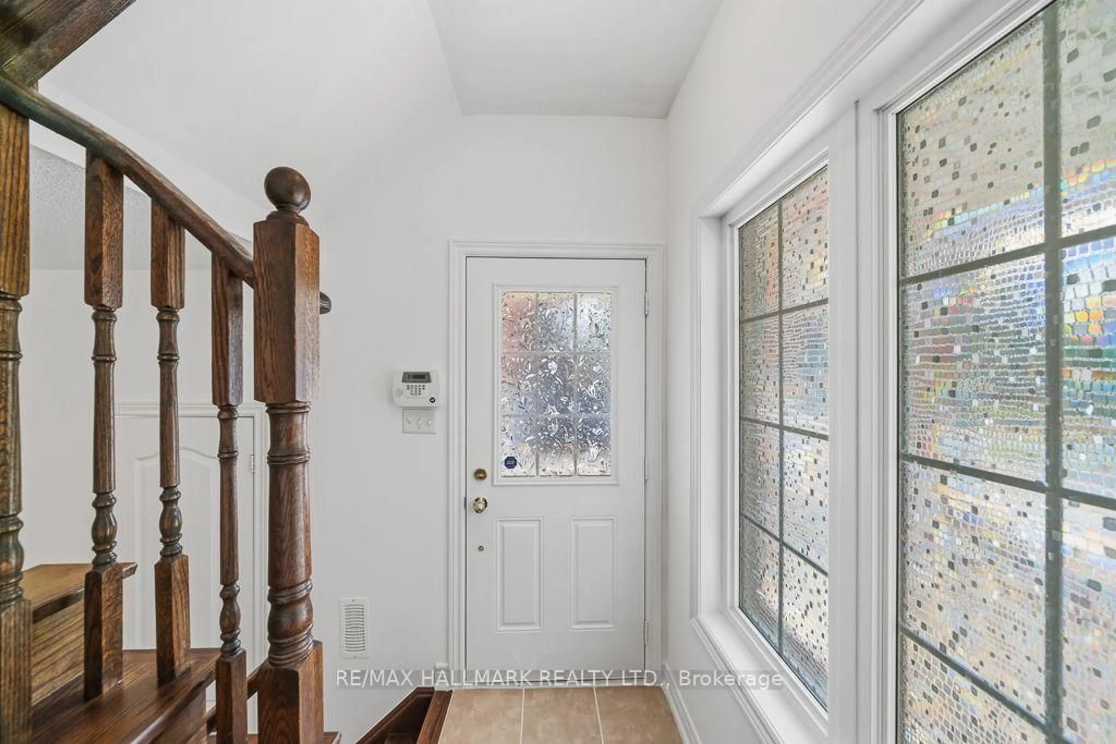 Indoor entryway for 15 Old Colony Rd #24, Richmond Hill Ontario L4E 4L5