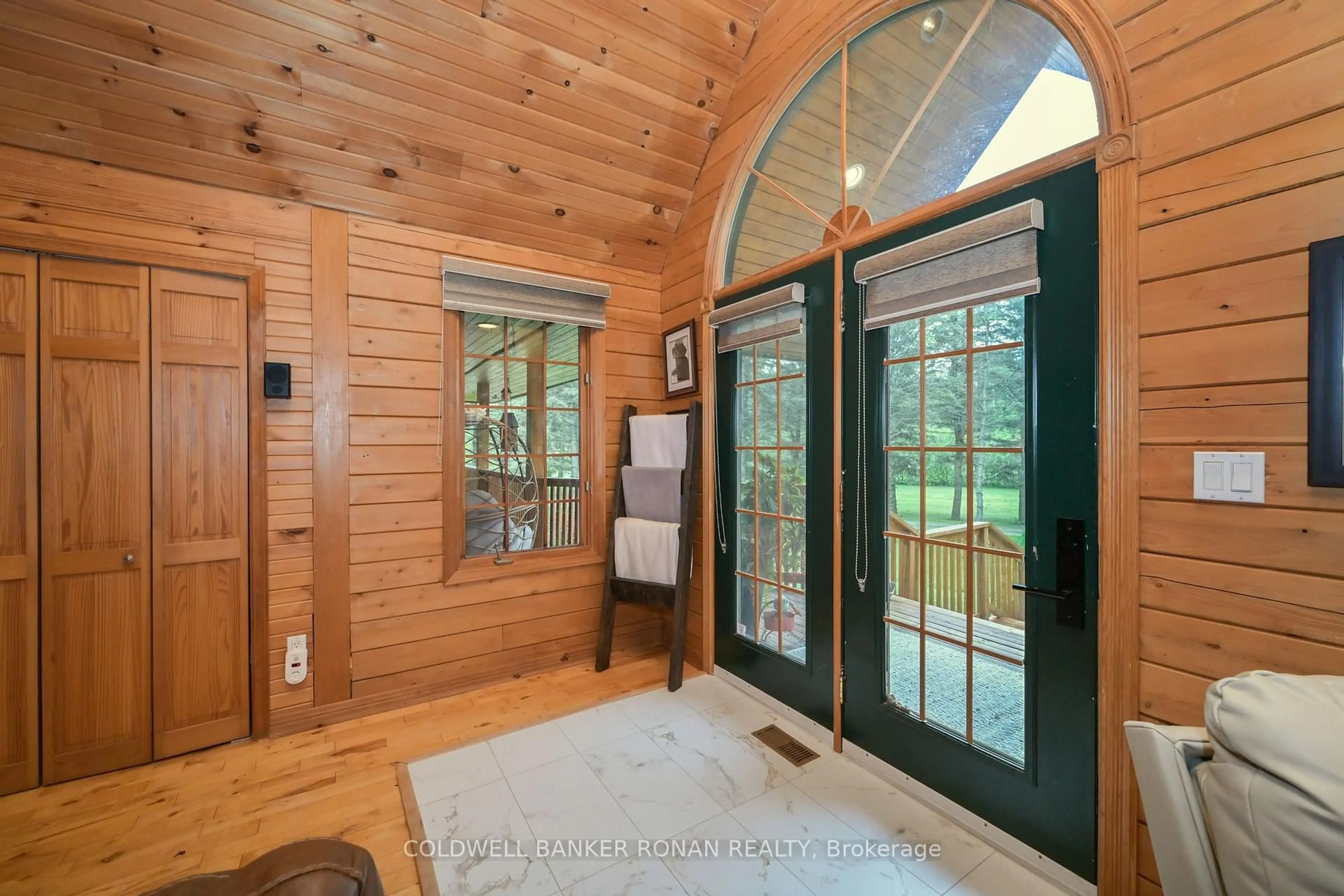 Indoor entryway for 7975 County Road 13, Adjala-Tosorontio Ontario L0M 1M0