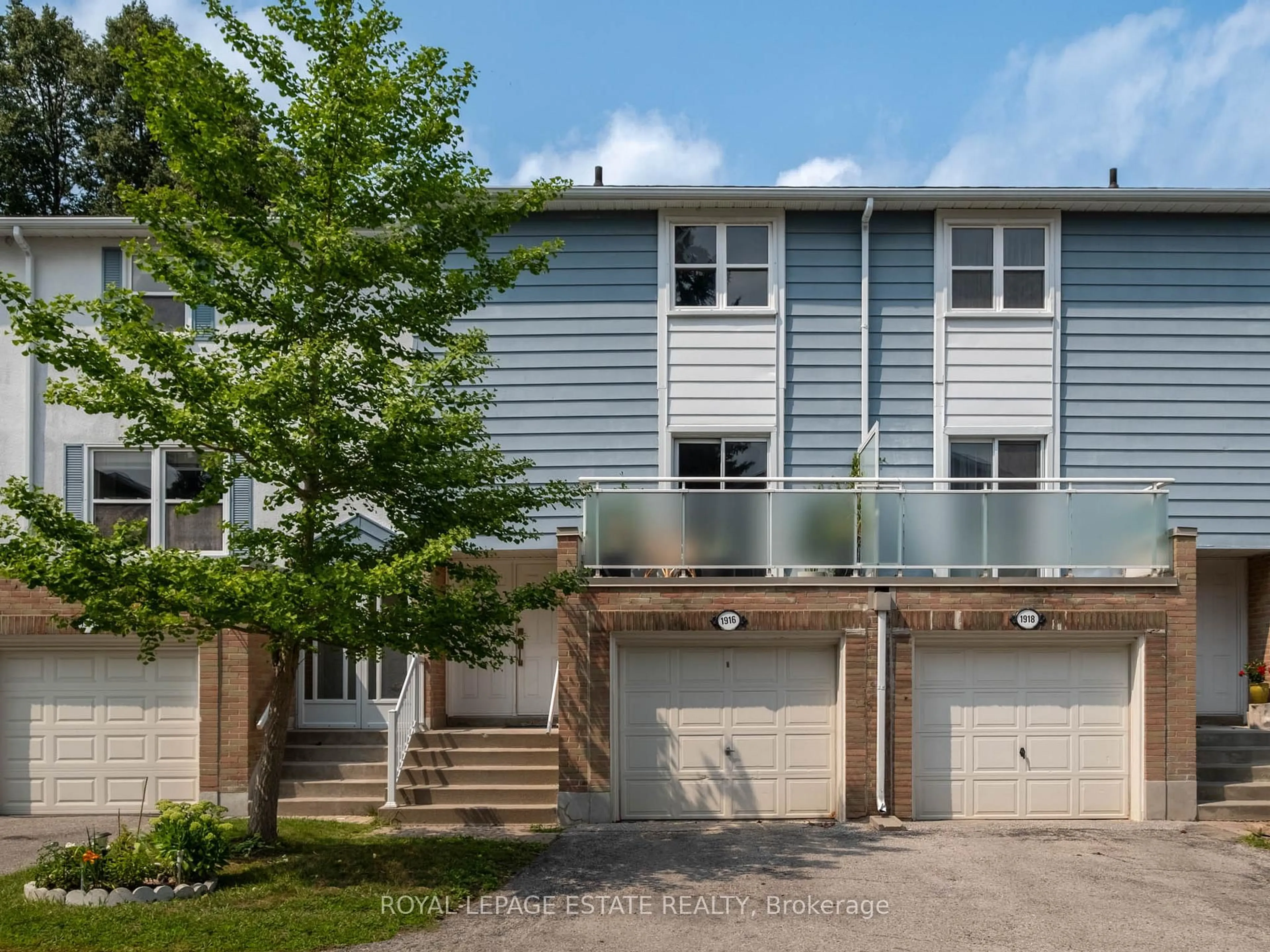 Unknown for 1916 John St, Markham Ontario L3T 1Z1