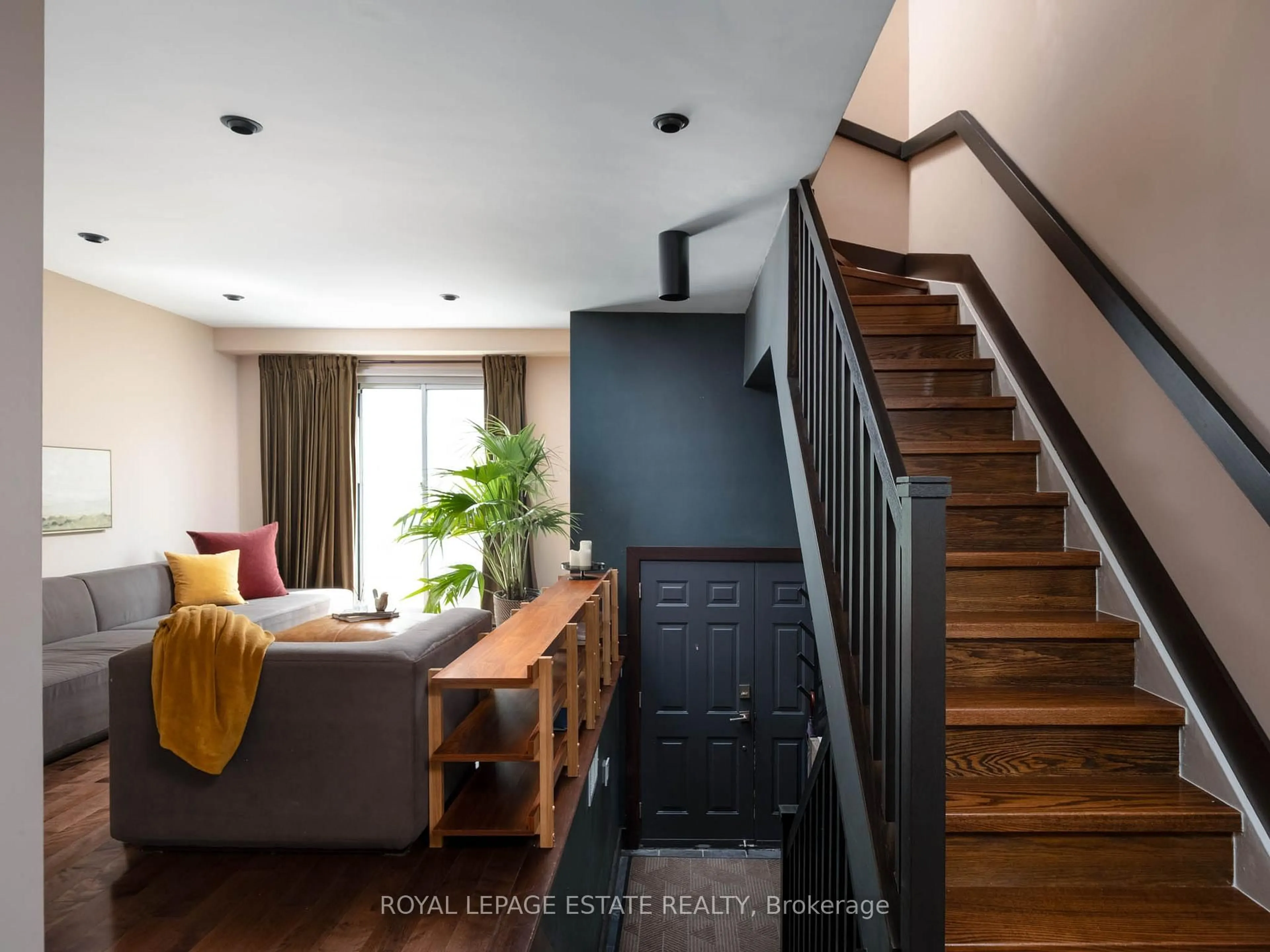 Indoor entryway for 1916 John St, Markham Ontario L3T 1Z1