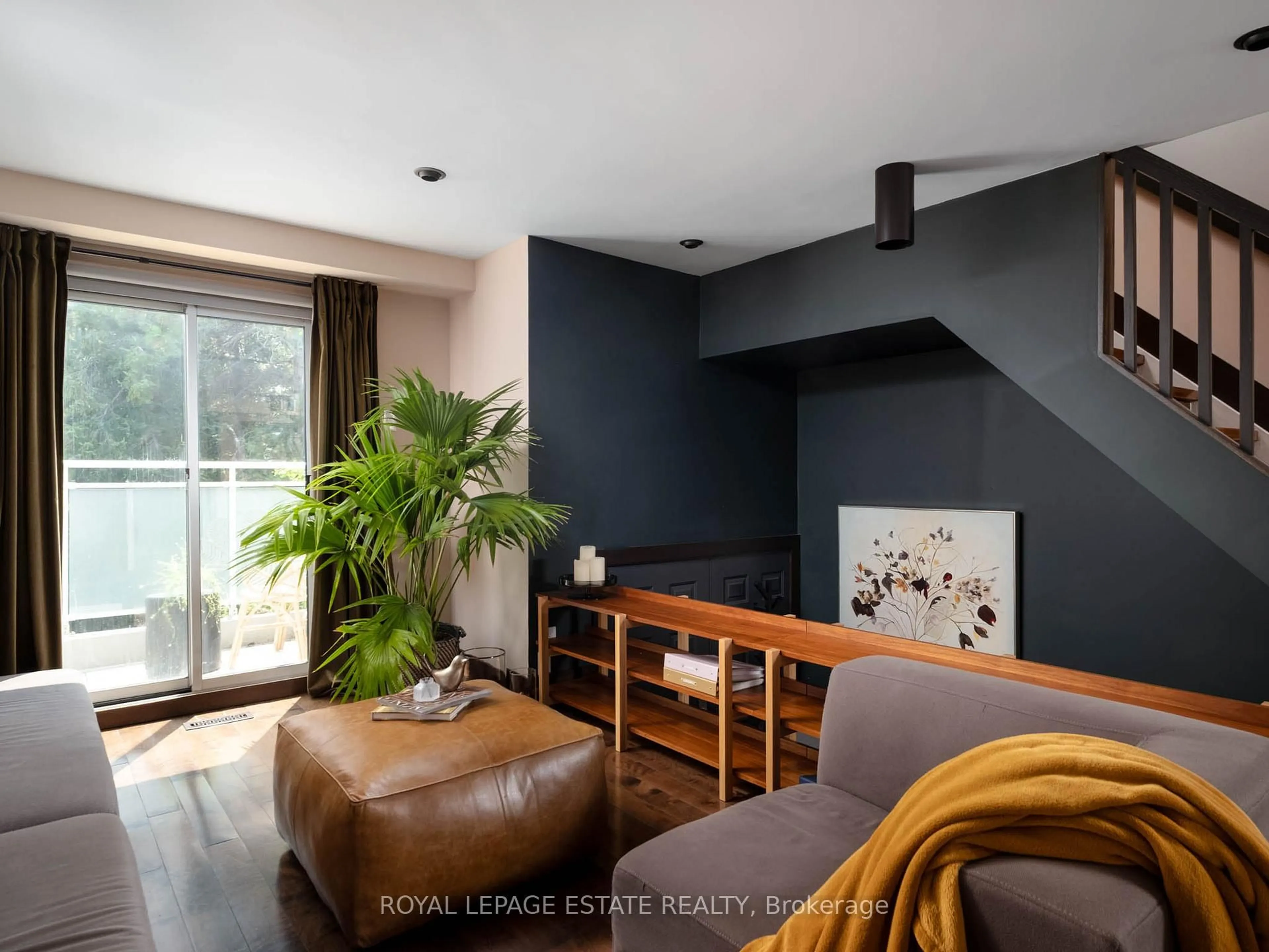 Living room with furniture, wood/laminate floor for 1916 John St, Markham Ontario L3T 1Z1