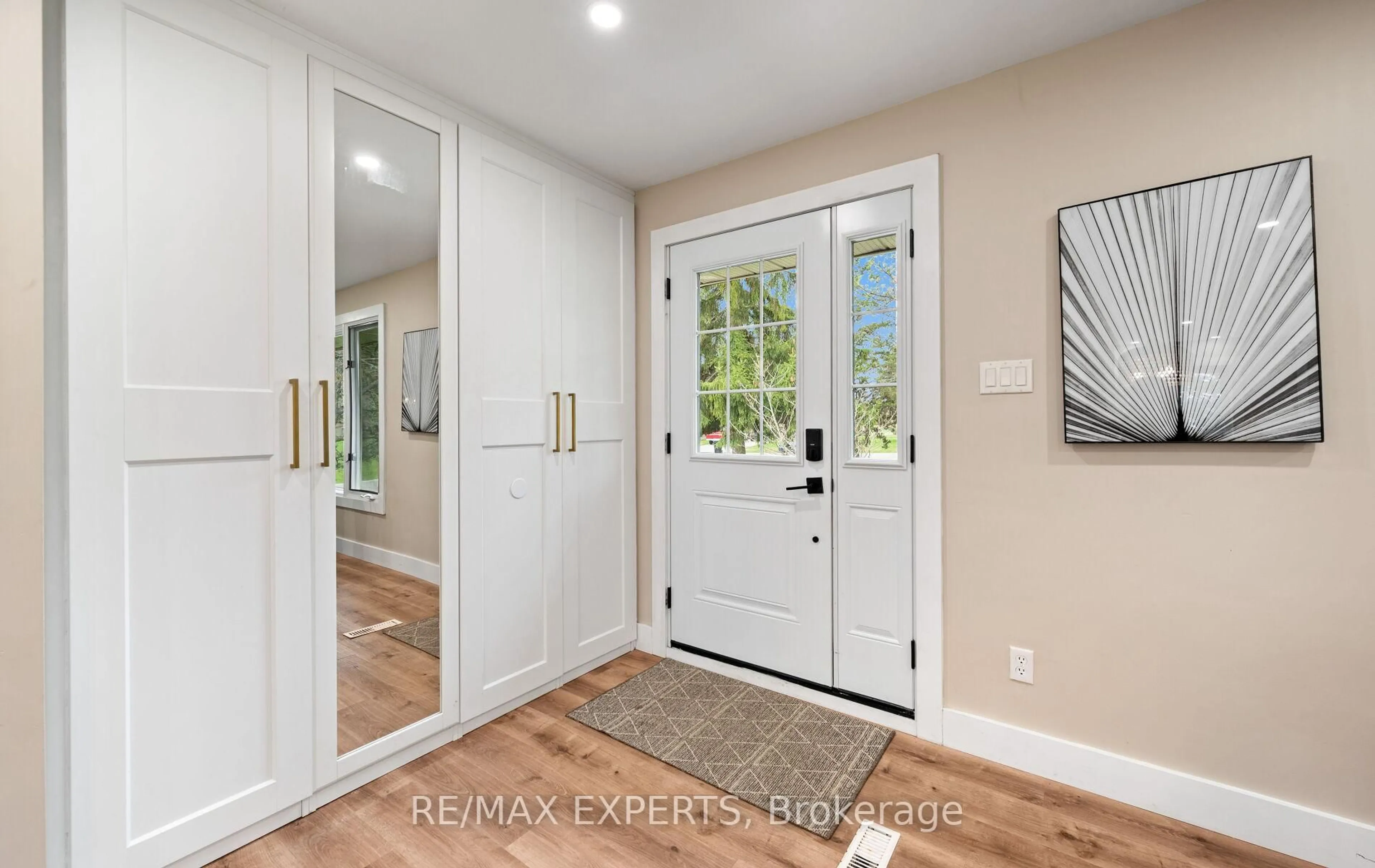 Indoor entryway for 12 Simon Dr, Adjala-Tosorontio Ontario L0G 1L0