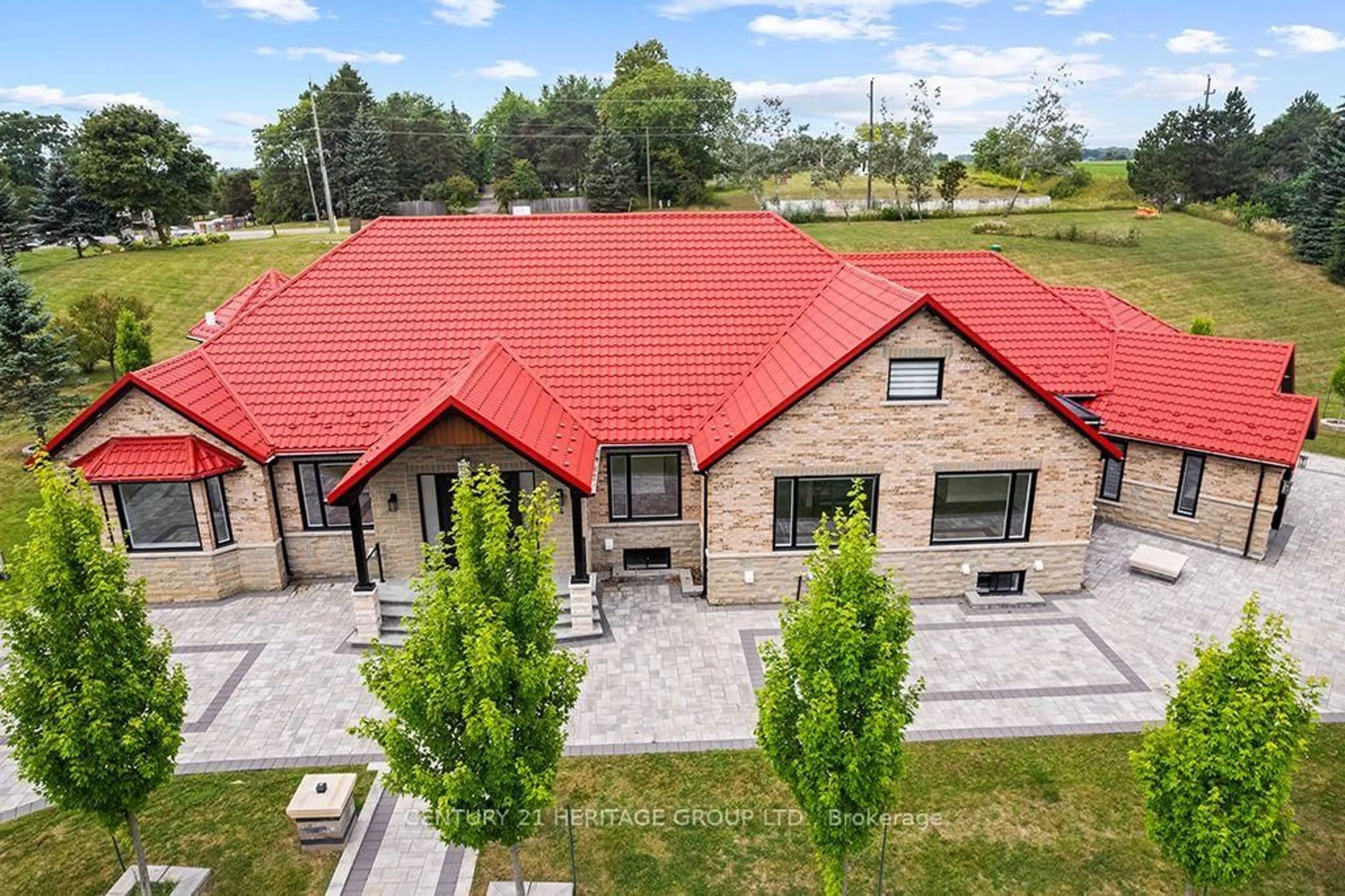 A pic from outside/outdoor area/front of a property/back of a property/a pic from drone, building for 4 Loch Erne Lane, King Ontario L0G 1N0
