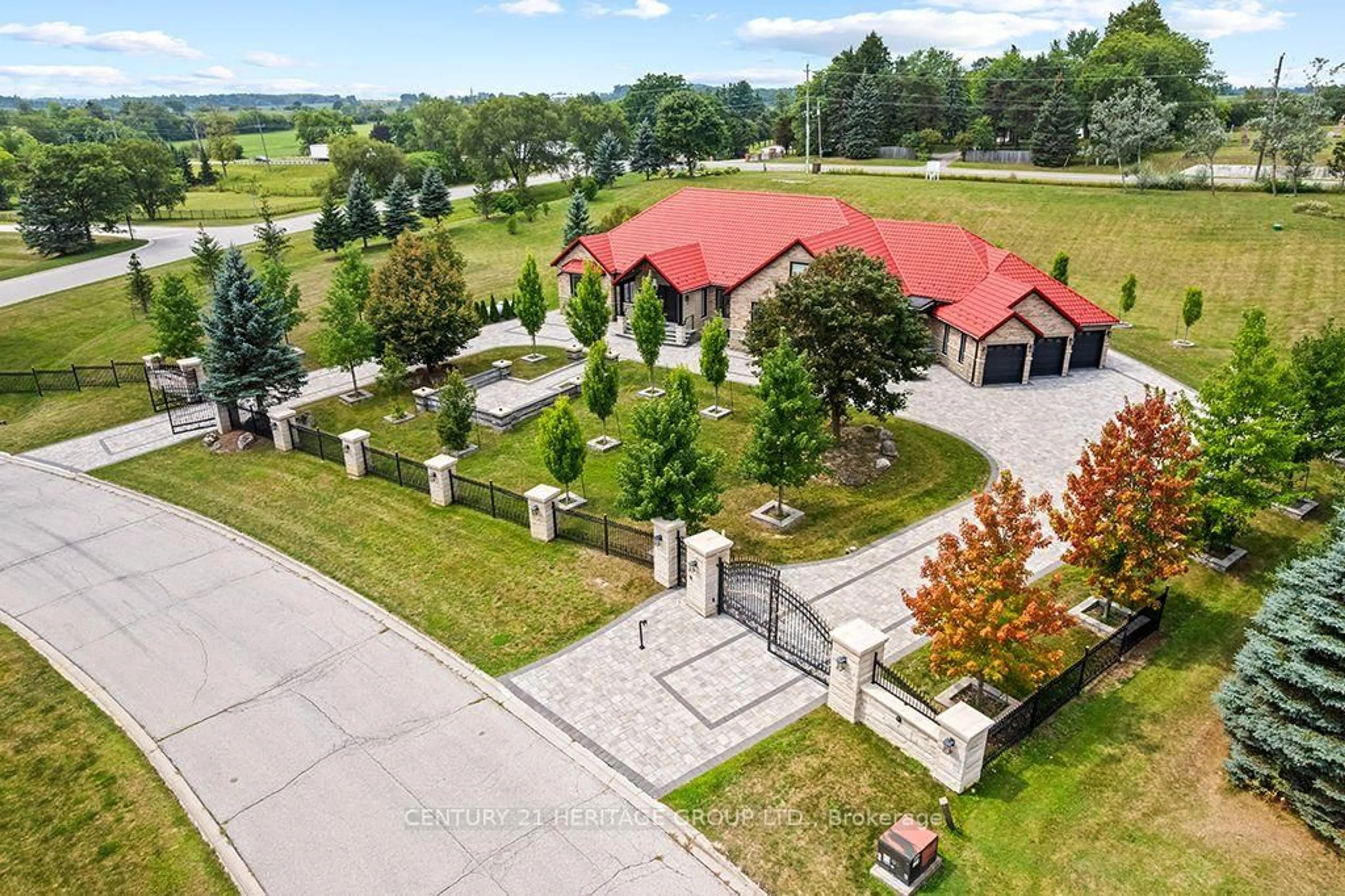 A pic from outside/outdoor area/front of a property/back of a property/a pic from drone, mountain view for 4 Loch Erne Lane, King Ontario L0G 1N0