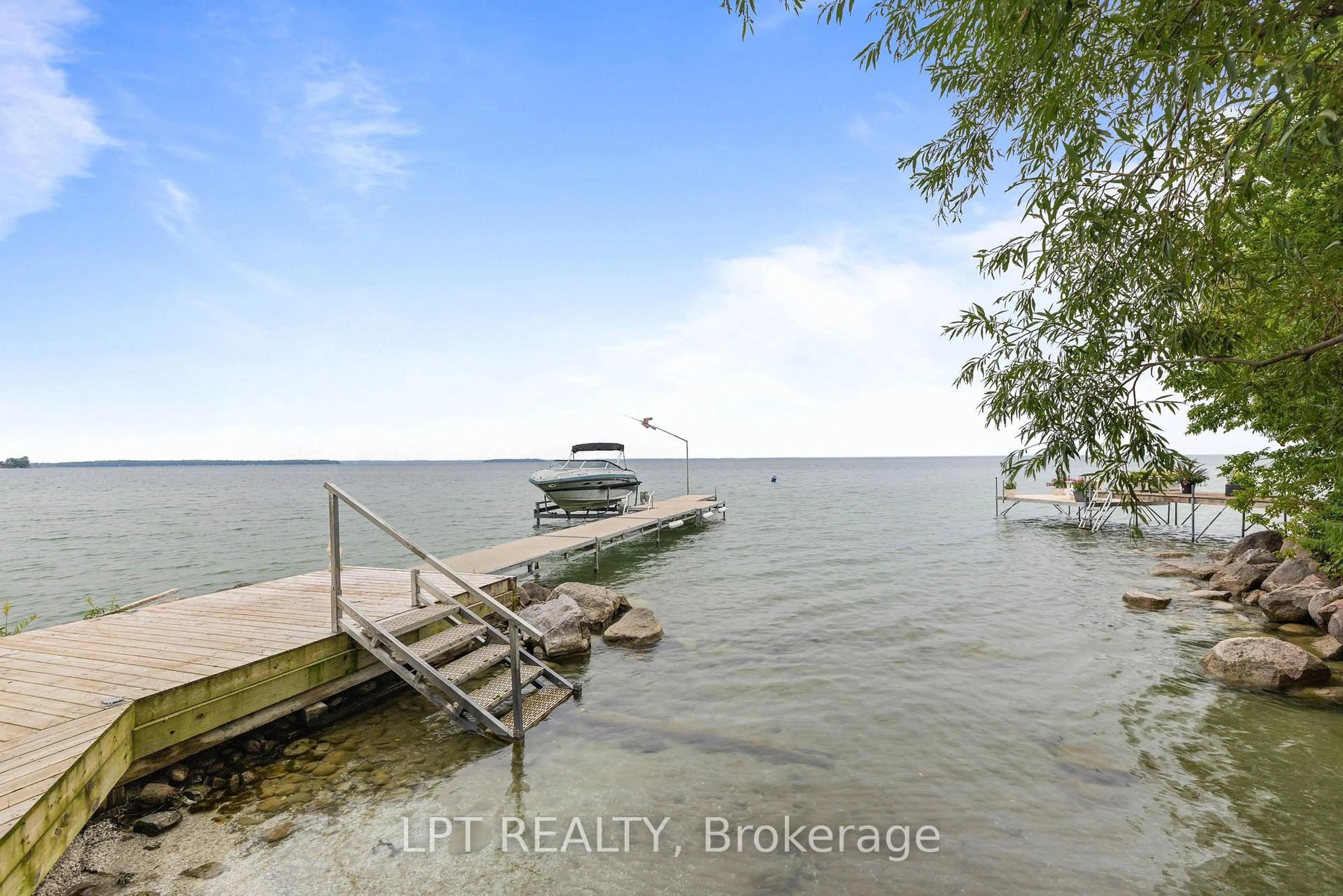 Blurry image for 427 Lake Dr, Georgina Ontario L0E 1S0
