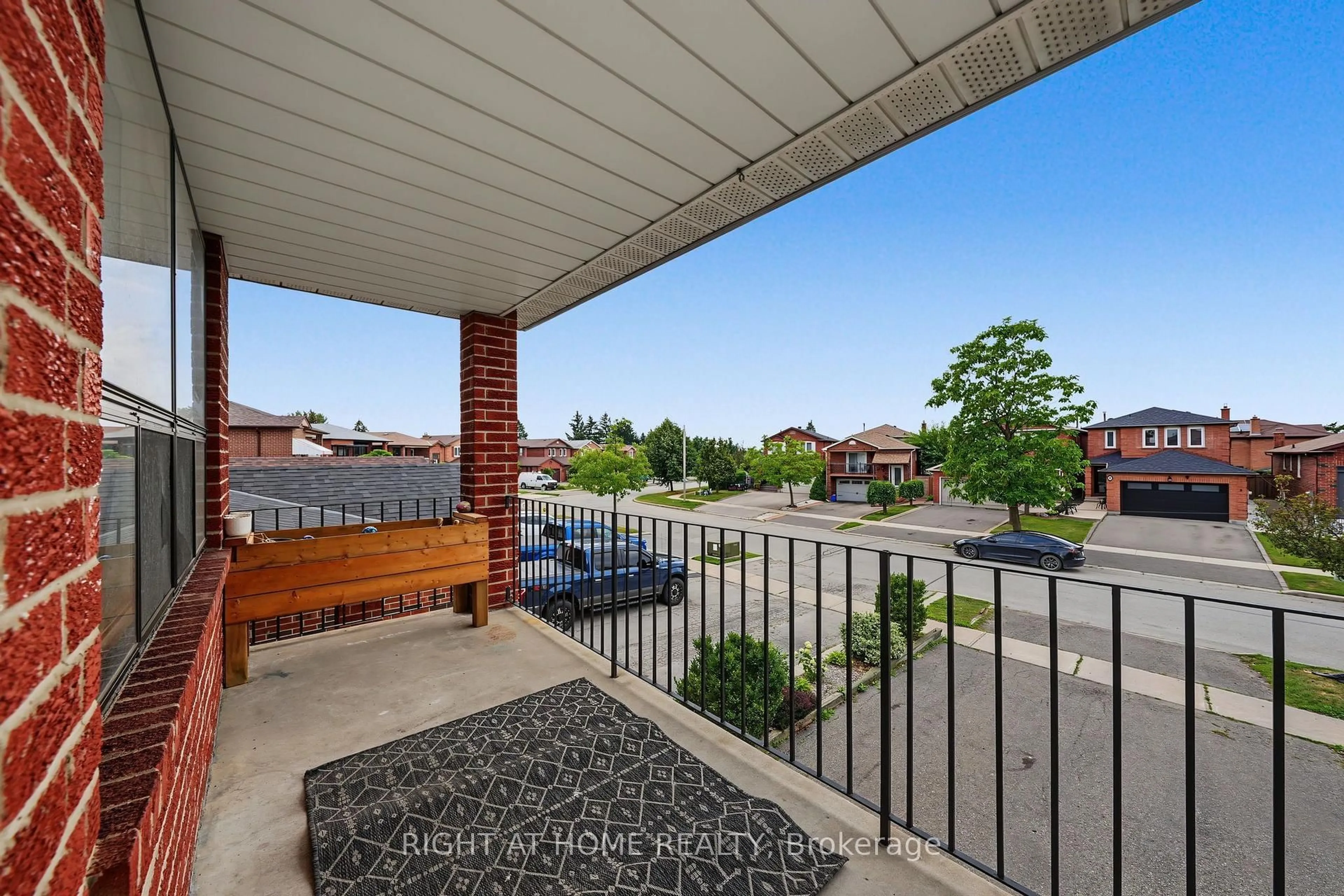 Patio, street for 9 Twinberry Cres, Vaughan Ontario L4L 3X5