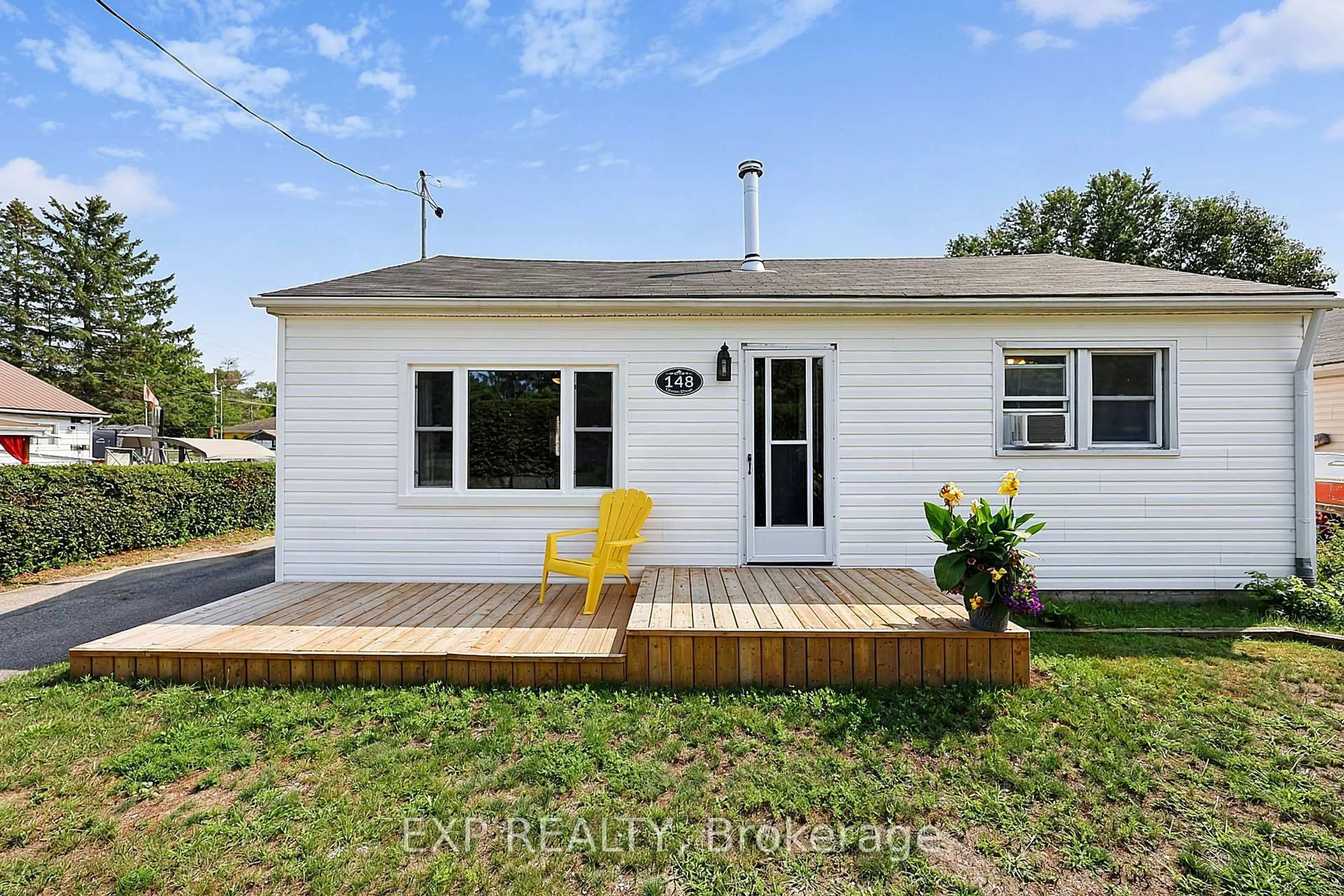 Home with vinyl exterior material, unknown for 148 Queen St, Essa Ontario L0M 1B0