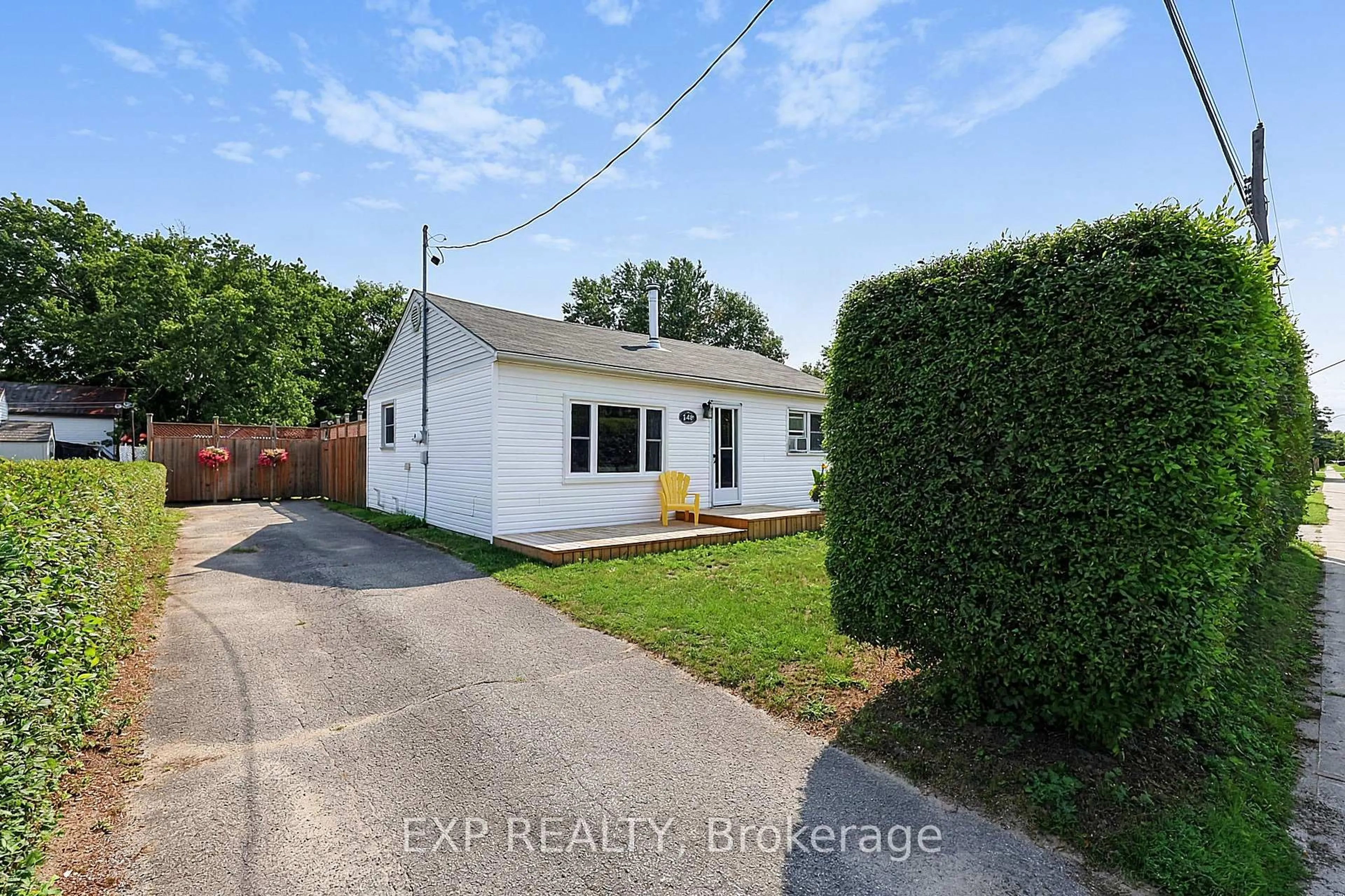 A pic from outside/outdoor area/front of a property/back of a property/a pic from drone, street for 148 Queen St, Essa Ontario L0M 1B0