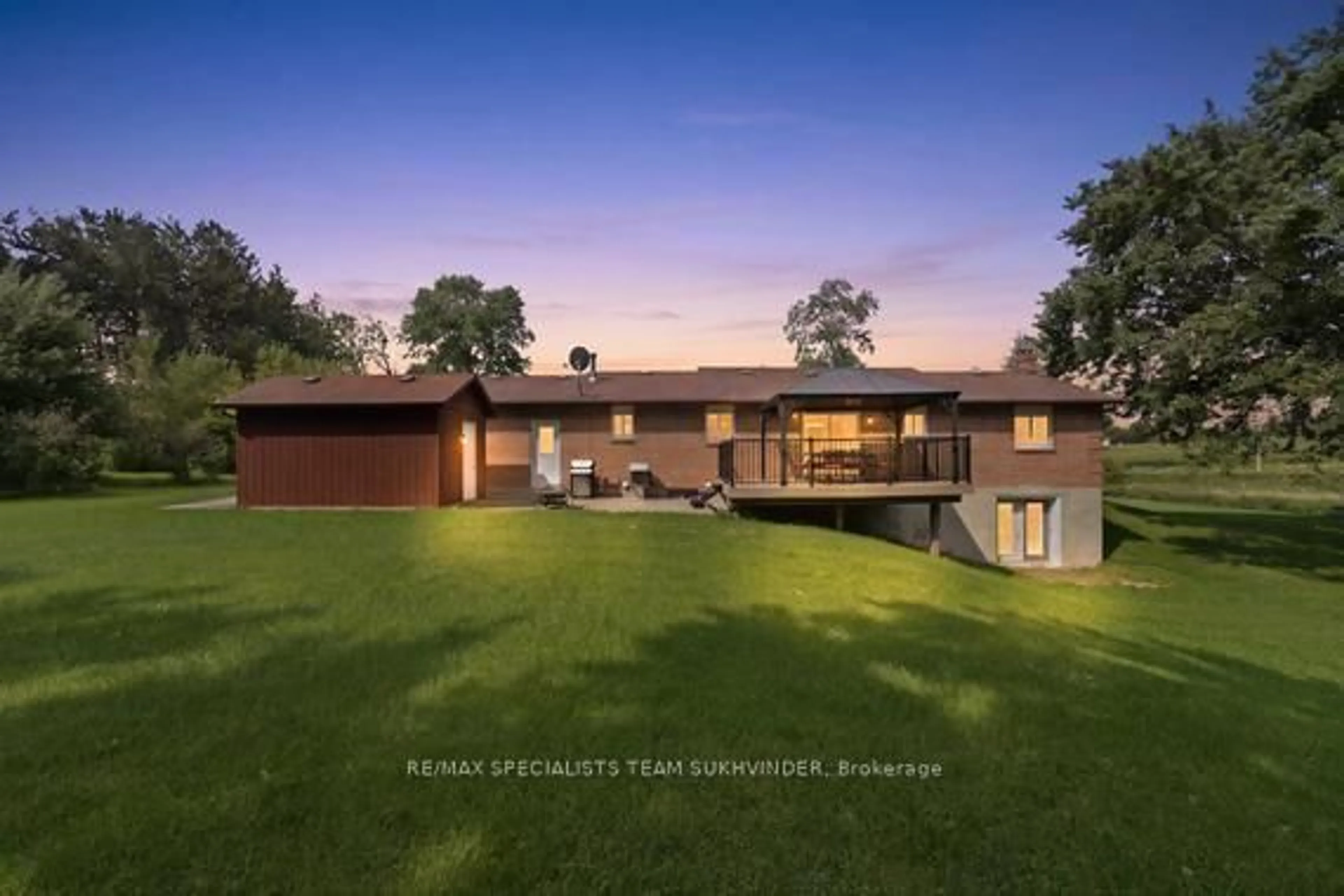 Home with brick exterior material, unknown for 17435 8th Concession Rd, King Ontario L0G 1T0