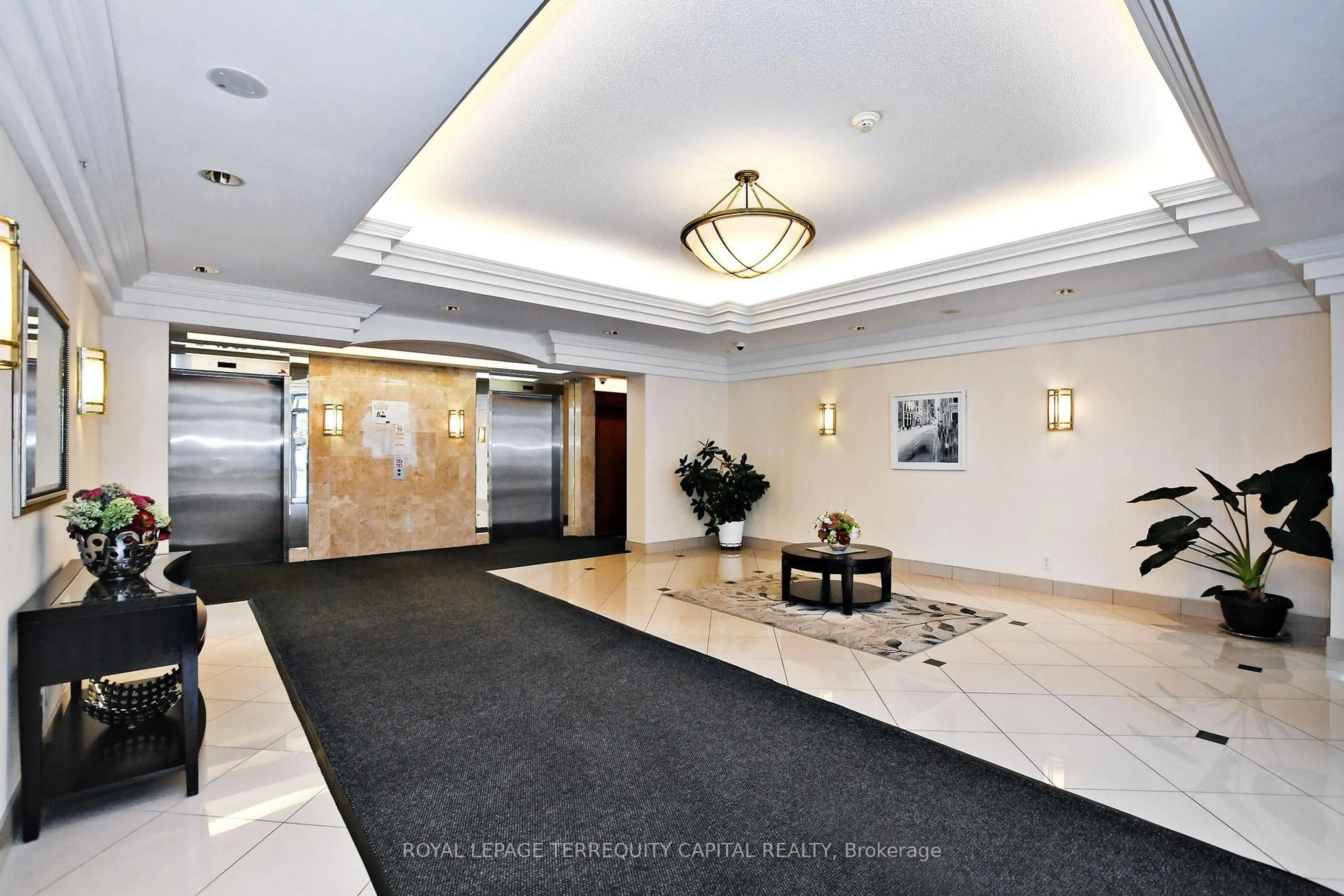 Indoor foyer for 745 New Westminster Dr #507, Vaughan Ontario L4J 7X3