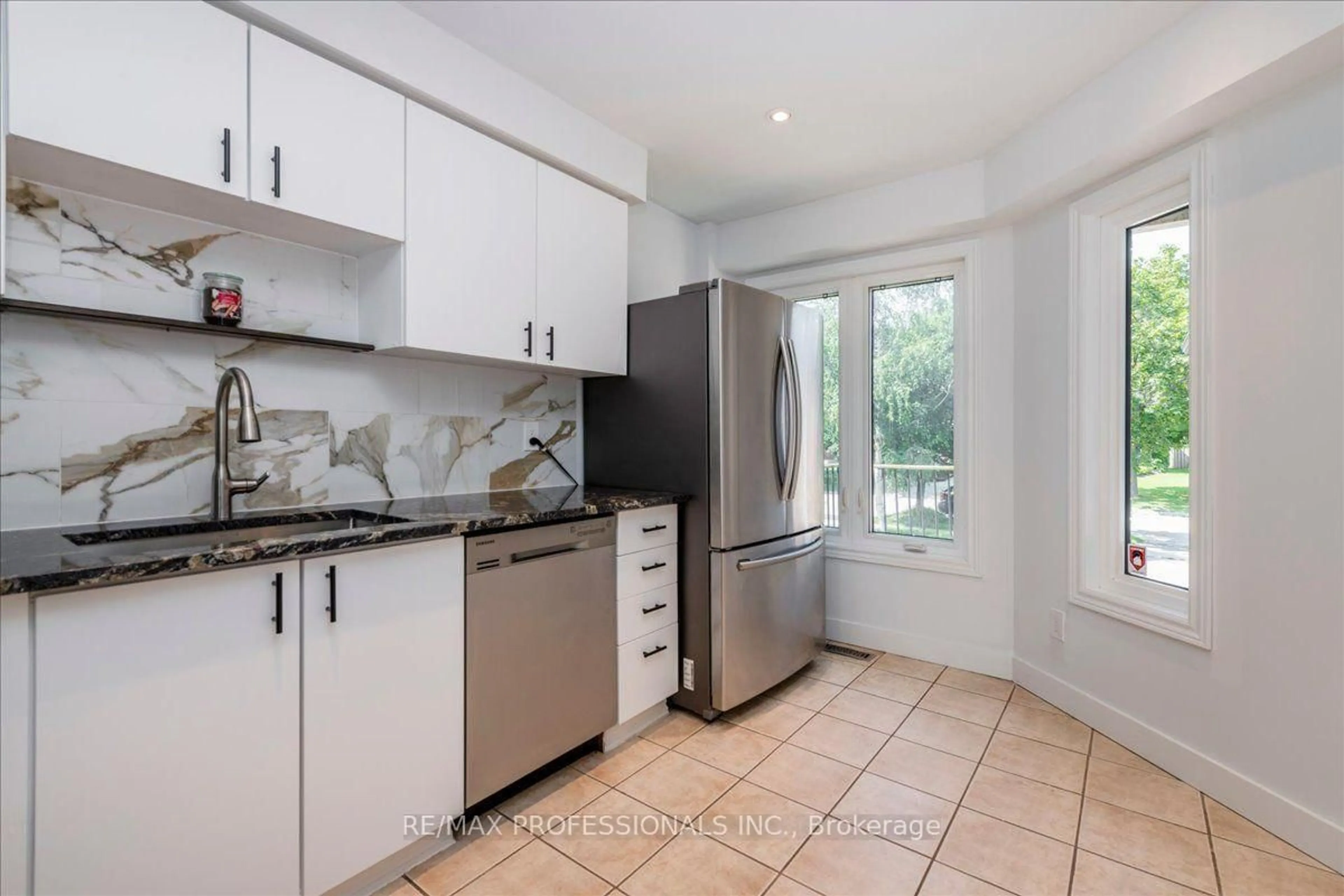Standard kitchen, ceramic/tile floor for 10 Corrie Cres, Essa Ontario L0M 1B3