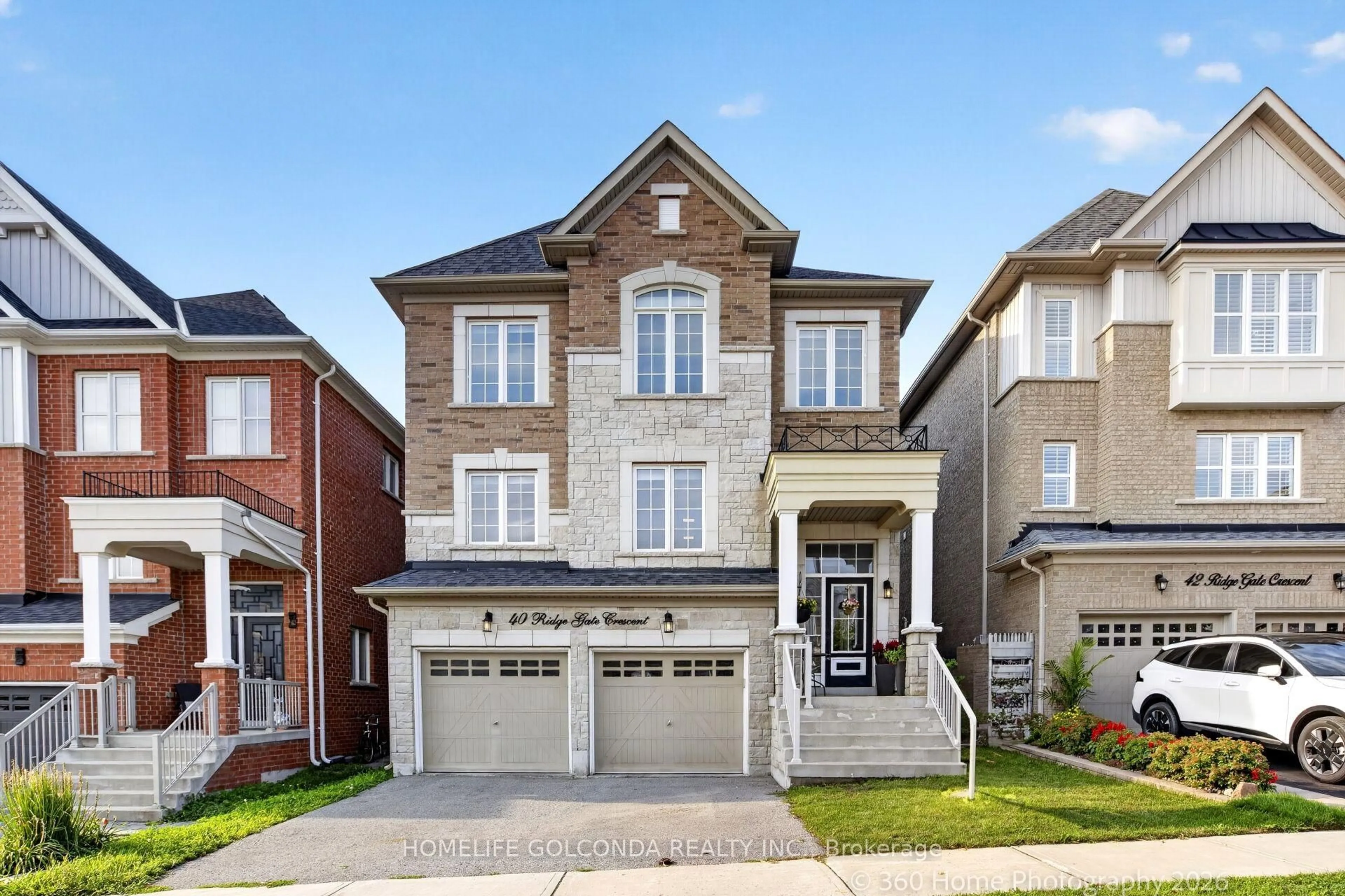Home with brick exterior material, street for 40 Ridge Gate Cres, East Gwillimbury Ontario L0G 1M0