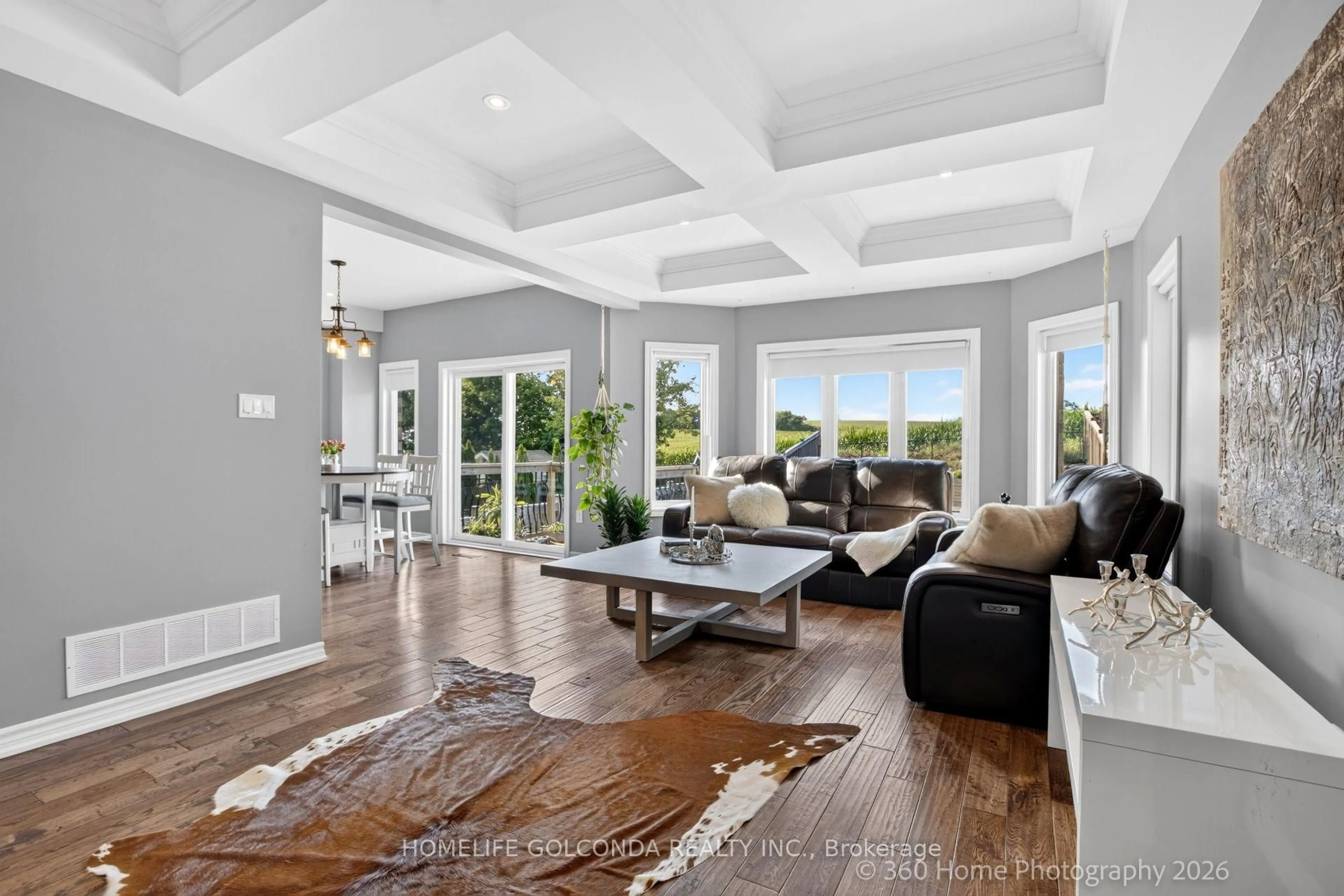 Living room with furniture, unknown for 40 Ridge Gate Cres, East Gwillimbury Ontario L0G 1M0