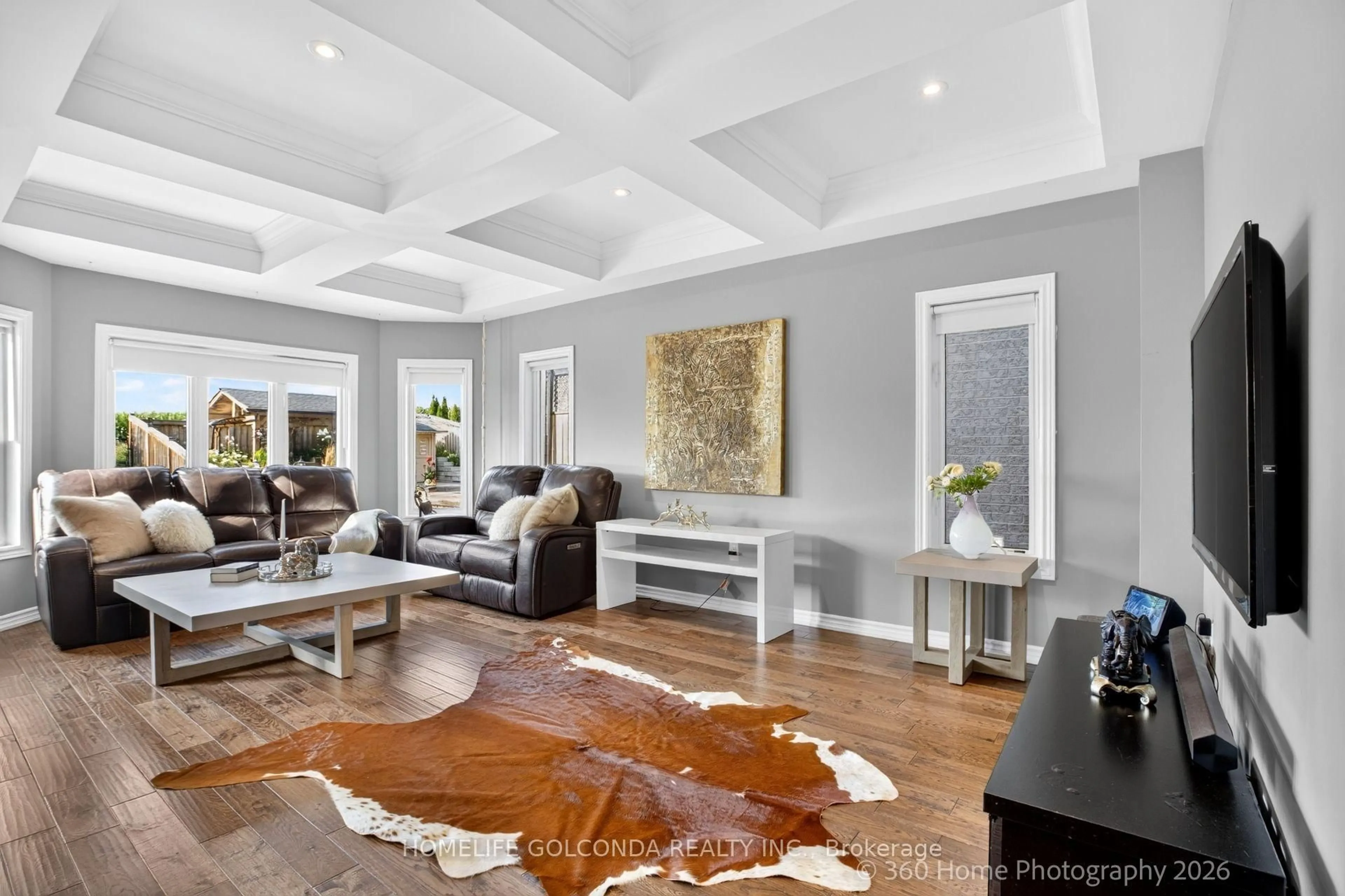 Living room with furniture, unknown for 40 Ridge Gate Cres, East Gwillimbury Ontario L0G 1M0
